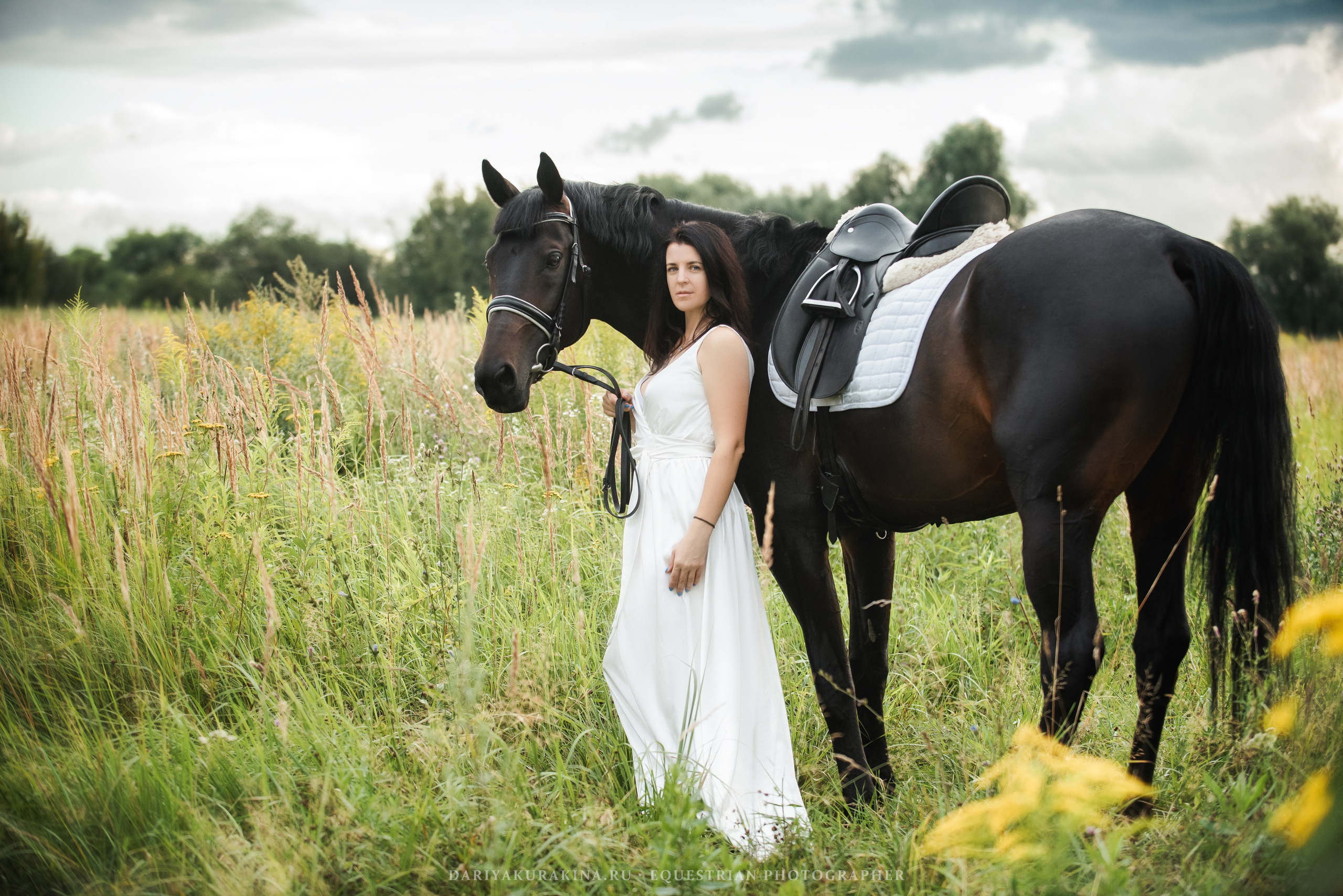 Юля и Декупаж — Поле. Конный фотограф Куракина Дарья • Фотосессии с лошадьми