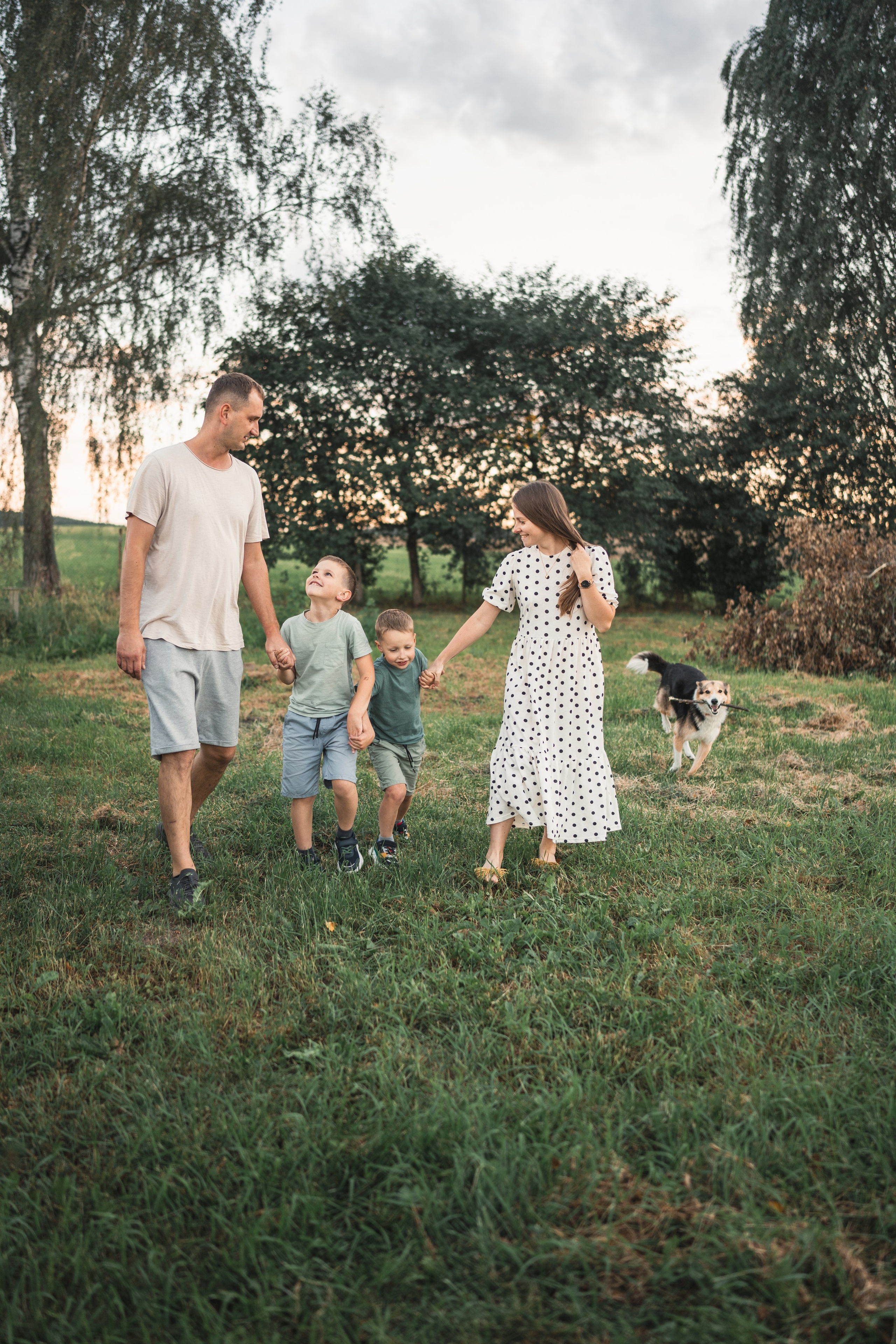 СЪЕМКА НА УЧАСТКЕ. Семья Юлии. Фотограф Марта Козел. Гродно, Беларусь