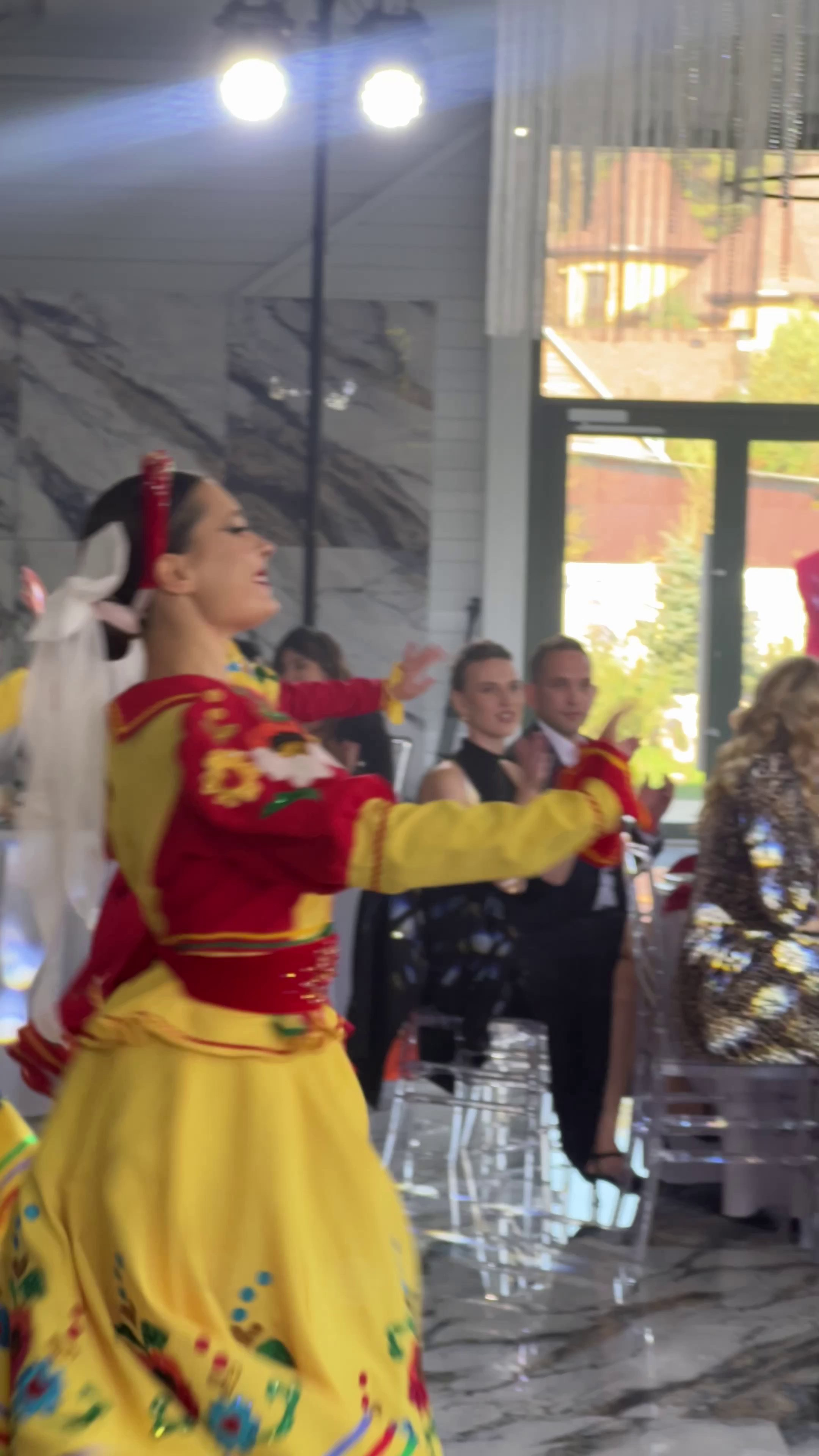 Открытие свадебного ужина с караваем в русском стиле. Танцевальная шоу-группа «GRANAT»