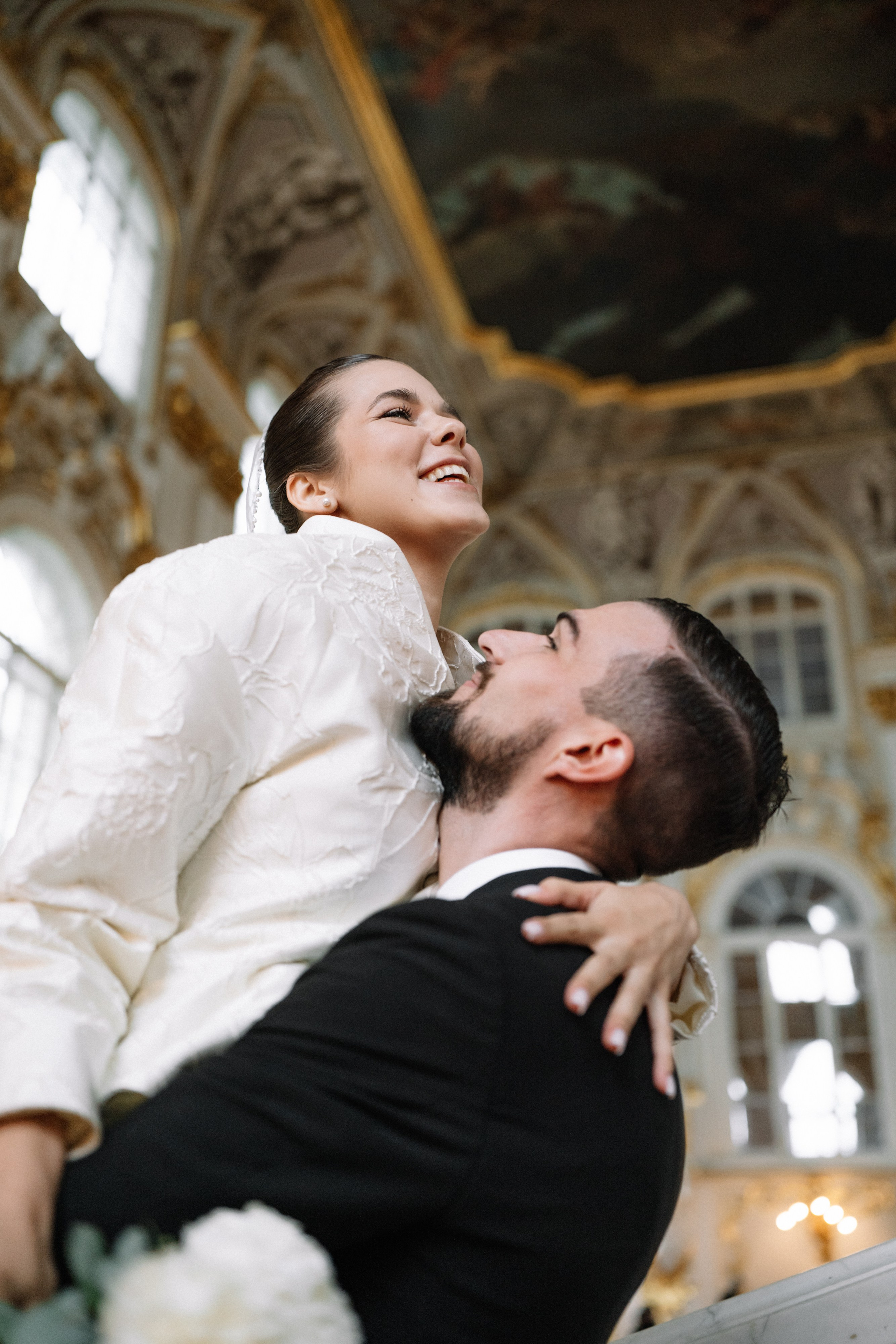 Свадебная фотосессия в Апреле в Петербурге. Свадебный фотограф Александр Невский в Санкт-Петербурге