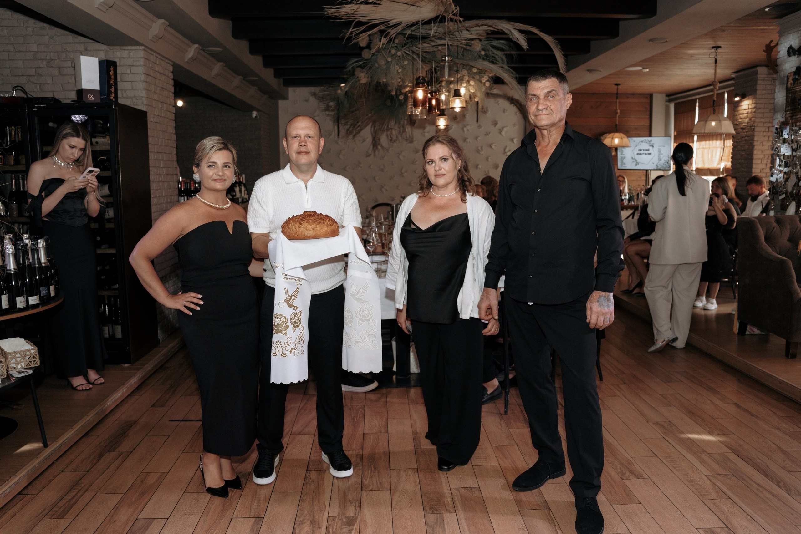 Свадьба Анастасии и Евгения, Картинная галерея, прогулка в лесу. Ресторан «Хлеб и Винотека». Свадебный фотограф в Тамбове Павел Четвертков