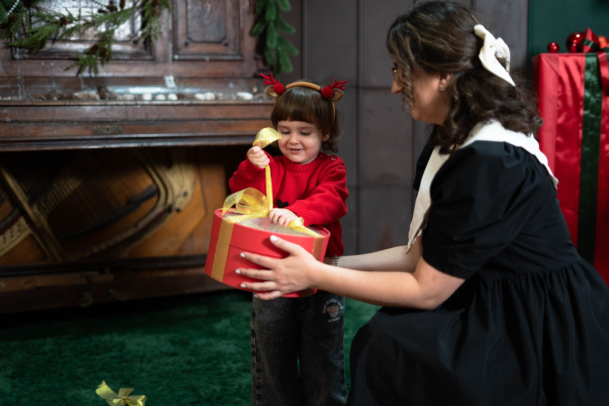 Семейная съемка в новогоднем интерьере. Профессиональный Фотограф в Сочи Марина Ситкина