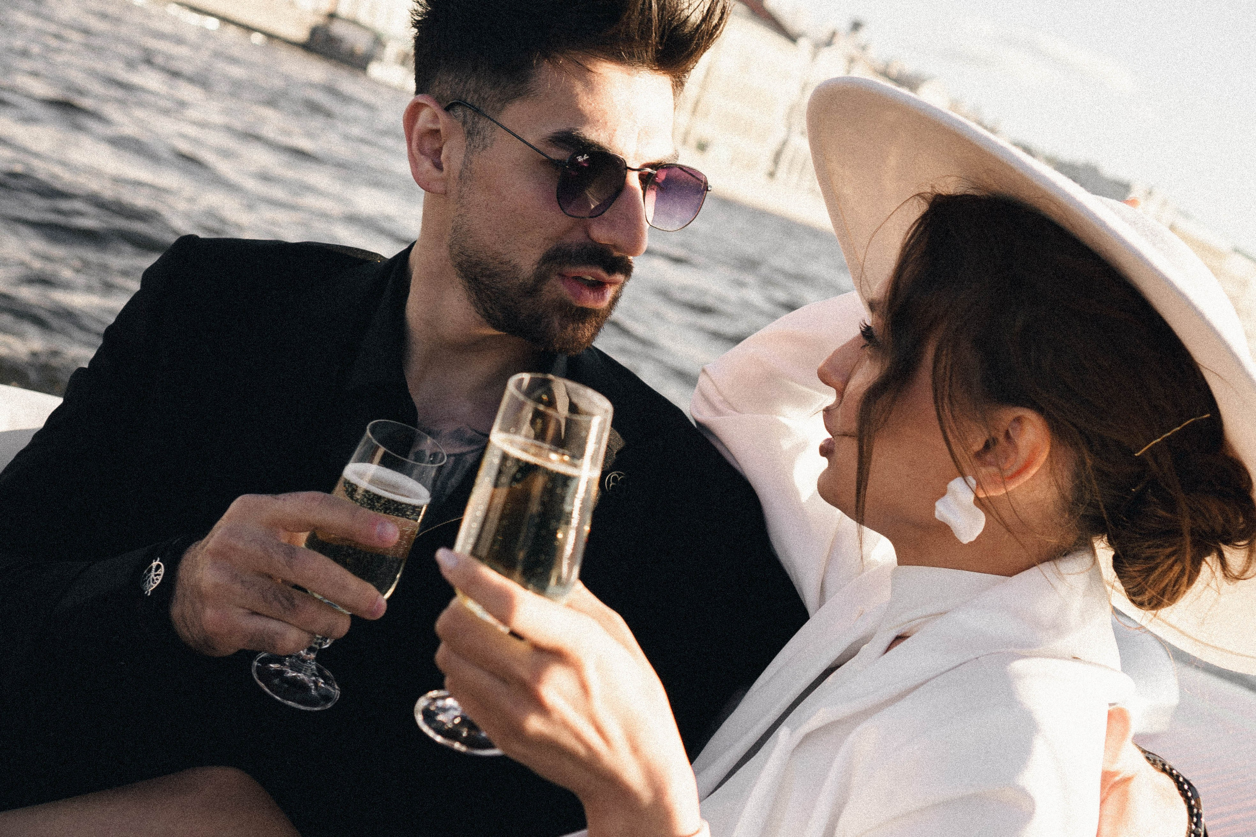 СВАДЕНБНАЯ СЬЕМКА НА КАТЕРЕ ПО КАНАЛАМ САНКТ-ПЕТЕРБУРГА И В АКВАТОРИИ НЕВЫ. Профессиональный фотограф, Санкт-Петербург — Виктория Богомолова