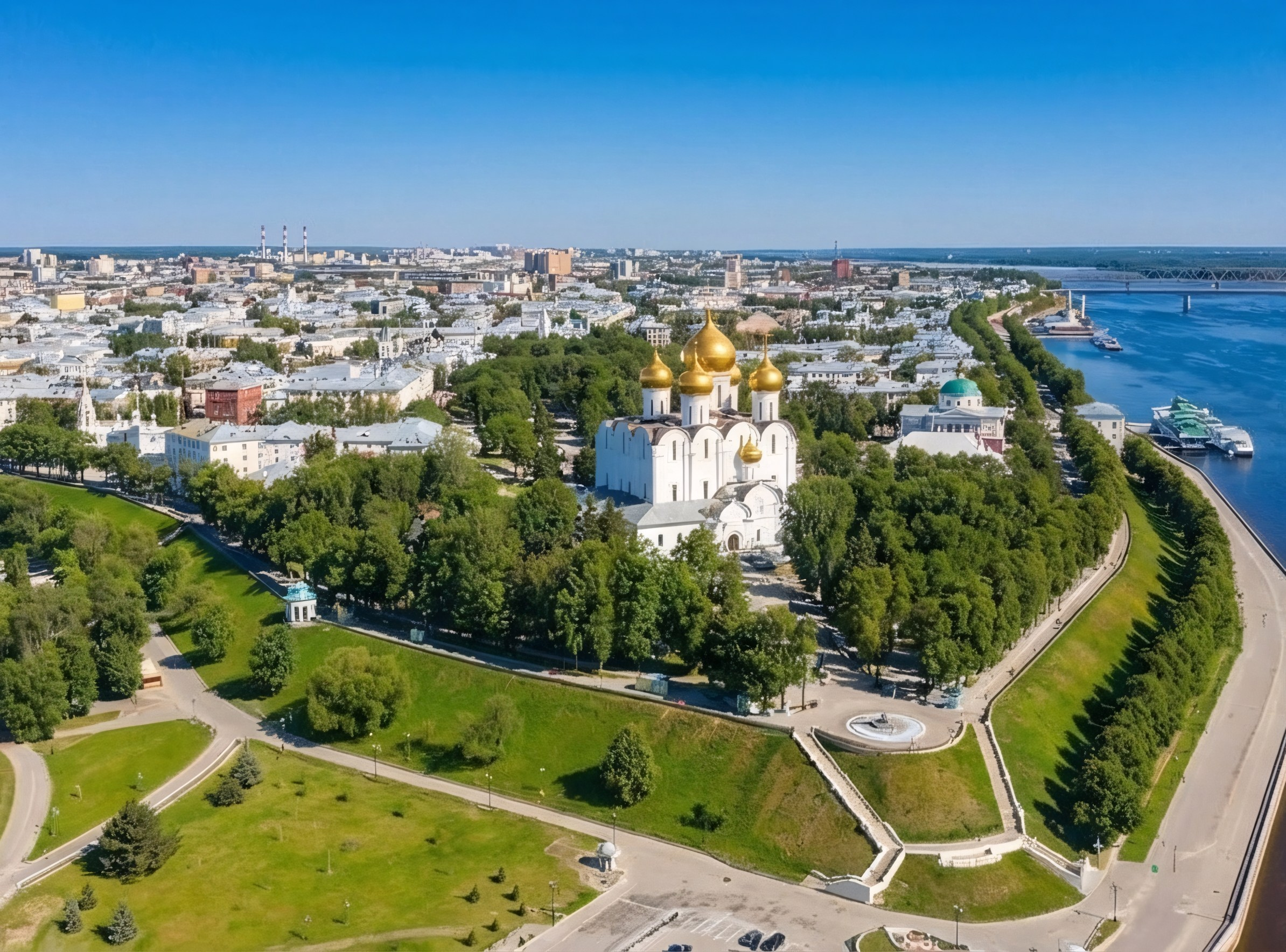 Стрелка Ярославль, успенский собор на набережной, набережная, Аэросъёмка Ярославль, лето