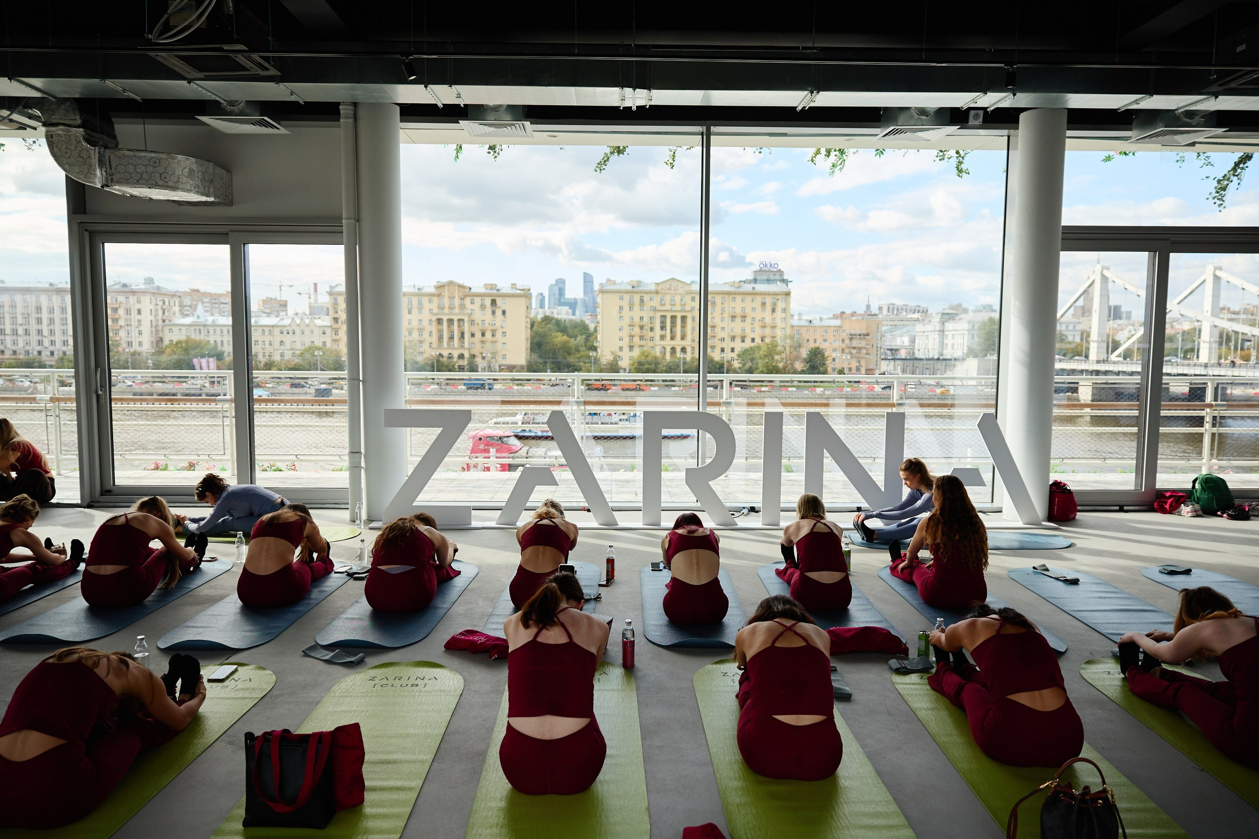 ZARINA x SMSTRETCHING. Portrait and reportage photographer