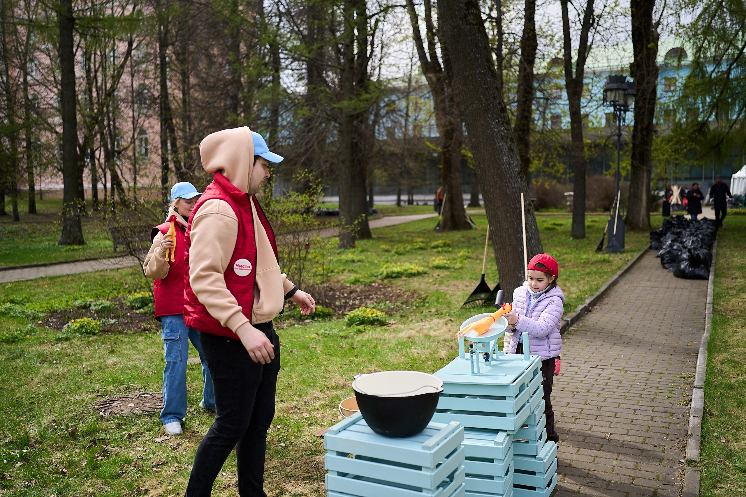 Субботник у Управления делами Мэра и Правительства Москвы. Фотограф и Видеограф в Москве. Олег Корушев