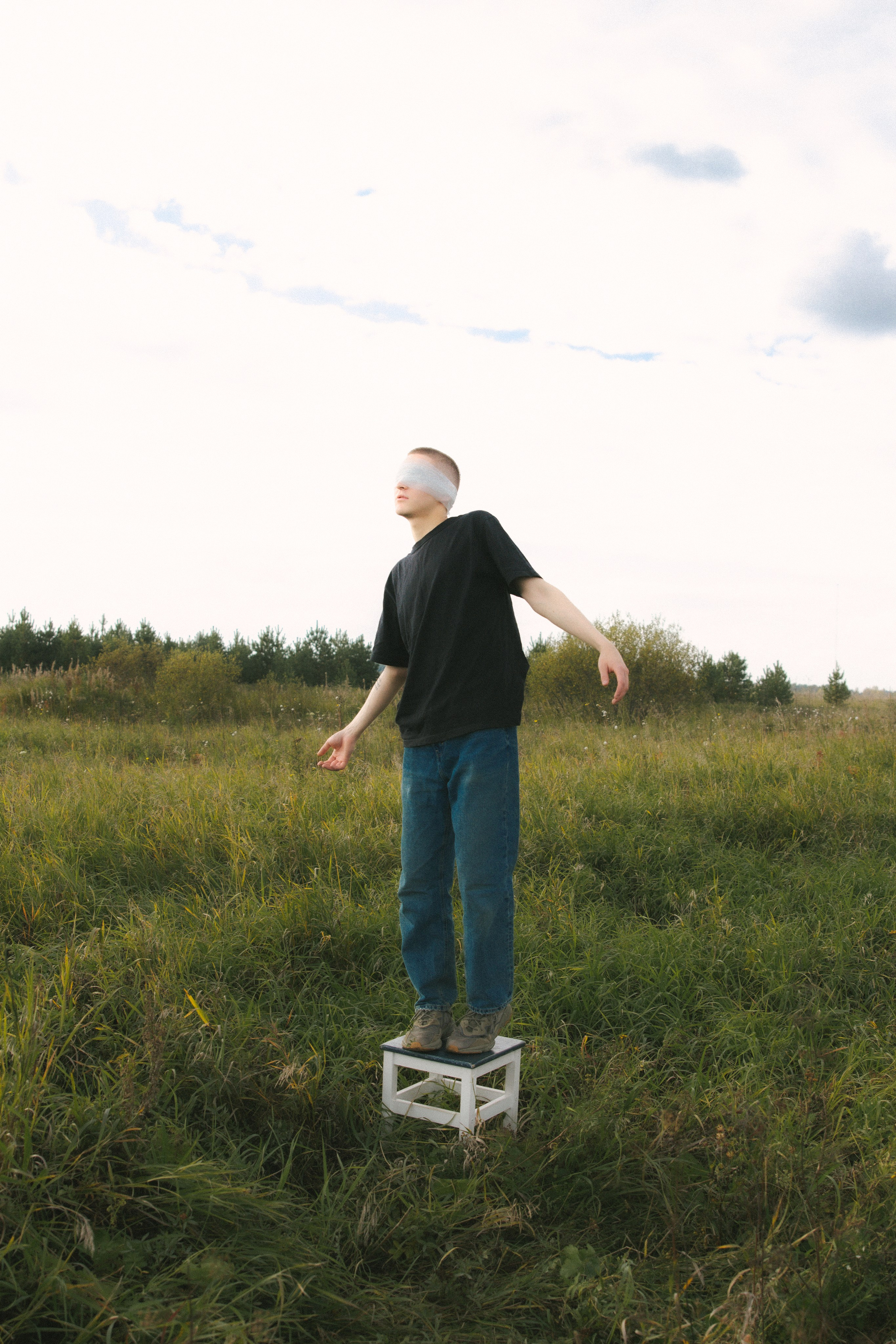 Никита в поле. Фотограф Настя Булочка Екатеринубрг