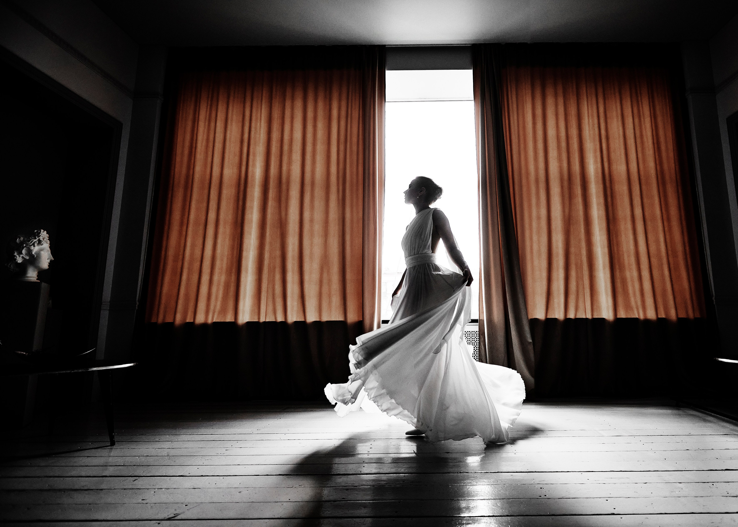 Портрет танцующей невесты, красивый свет, Санкт-Петербург.