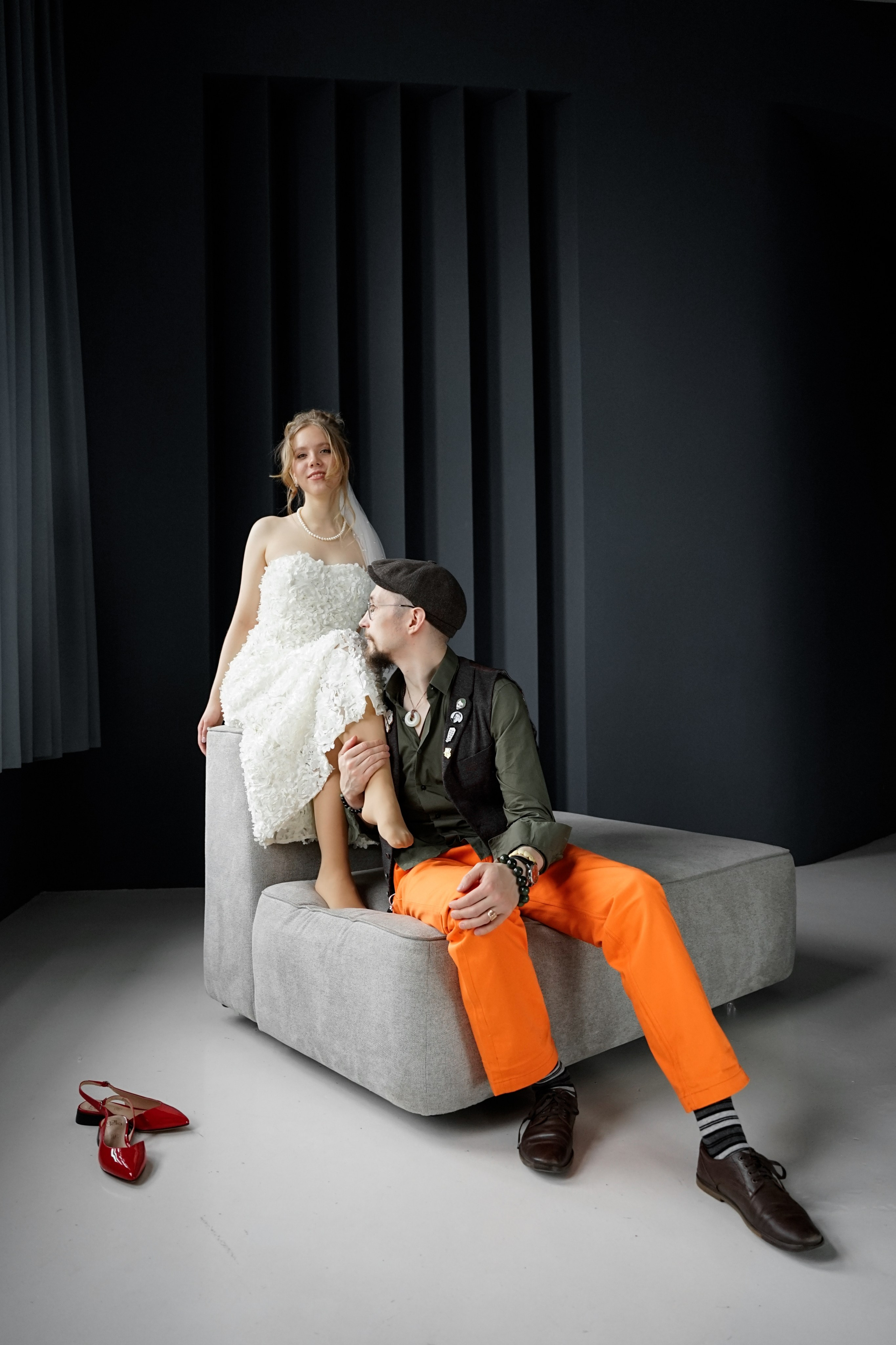 Фотосессия в необычном образе для жениха и невесты