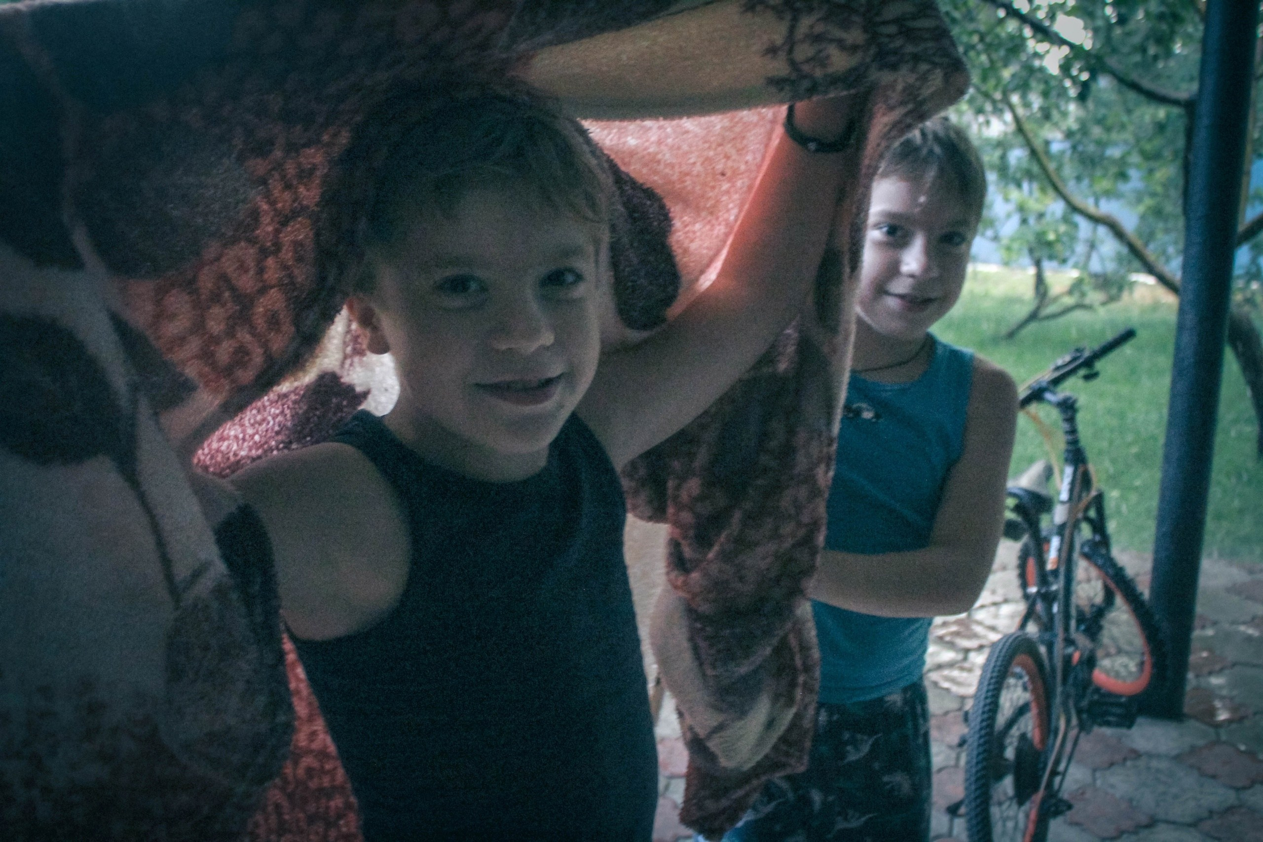 Бегали под дождем, август 2022 год