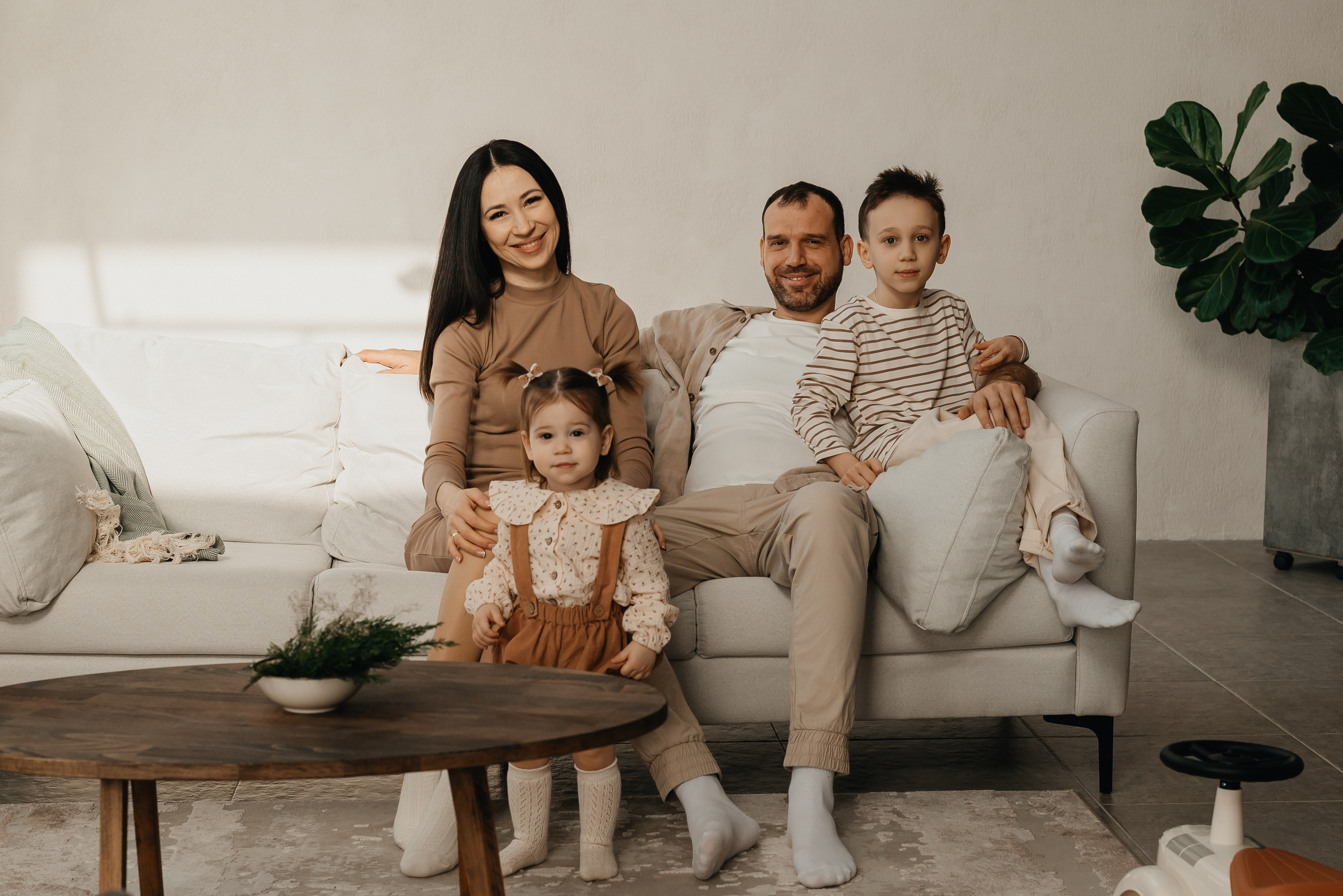 Семейная фотосессия в студии-дом. Семейный и детский фотограф Кущ Наташа