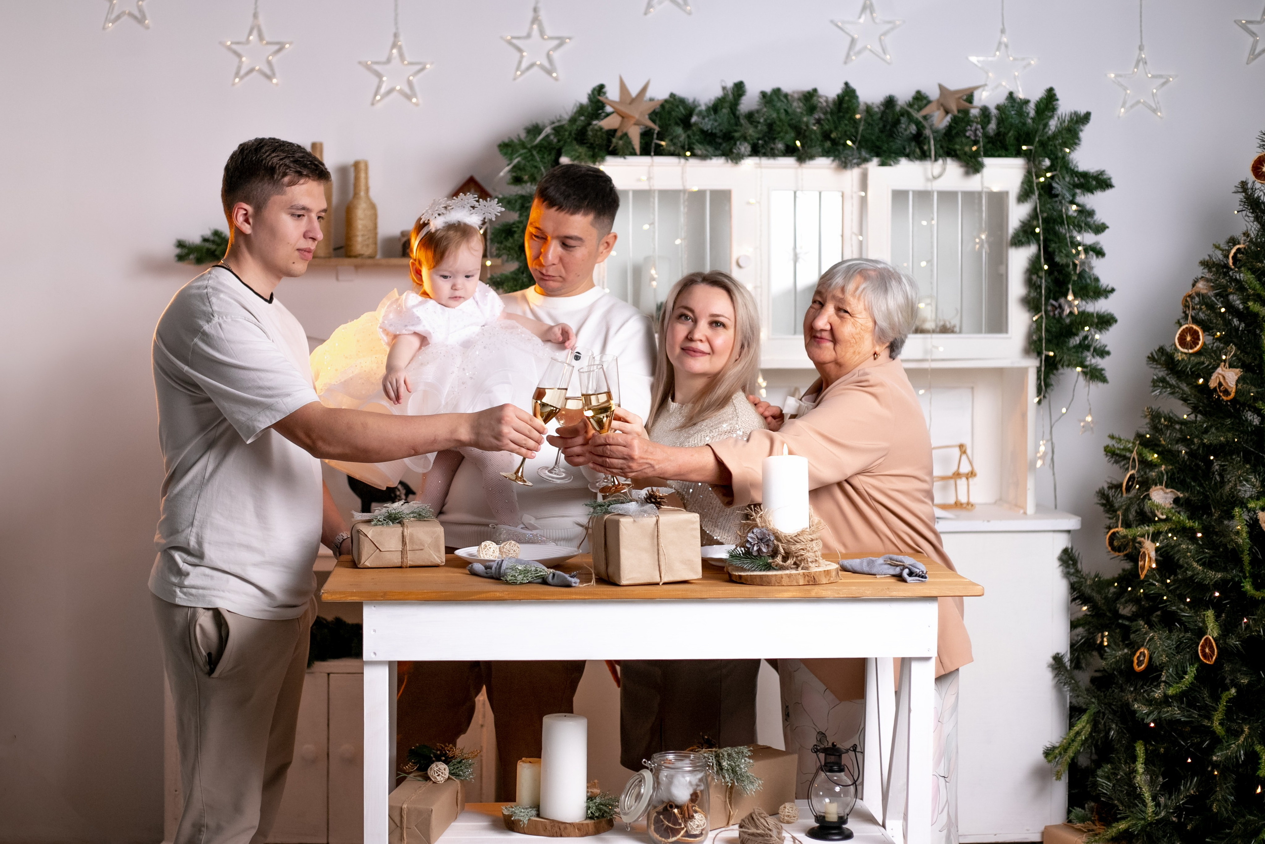 Семейная съемка. Новогодняя. Праздничная фотосессия. Фотограф Кравченко Юлия. Энгельс