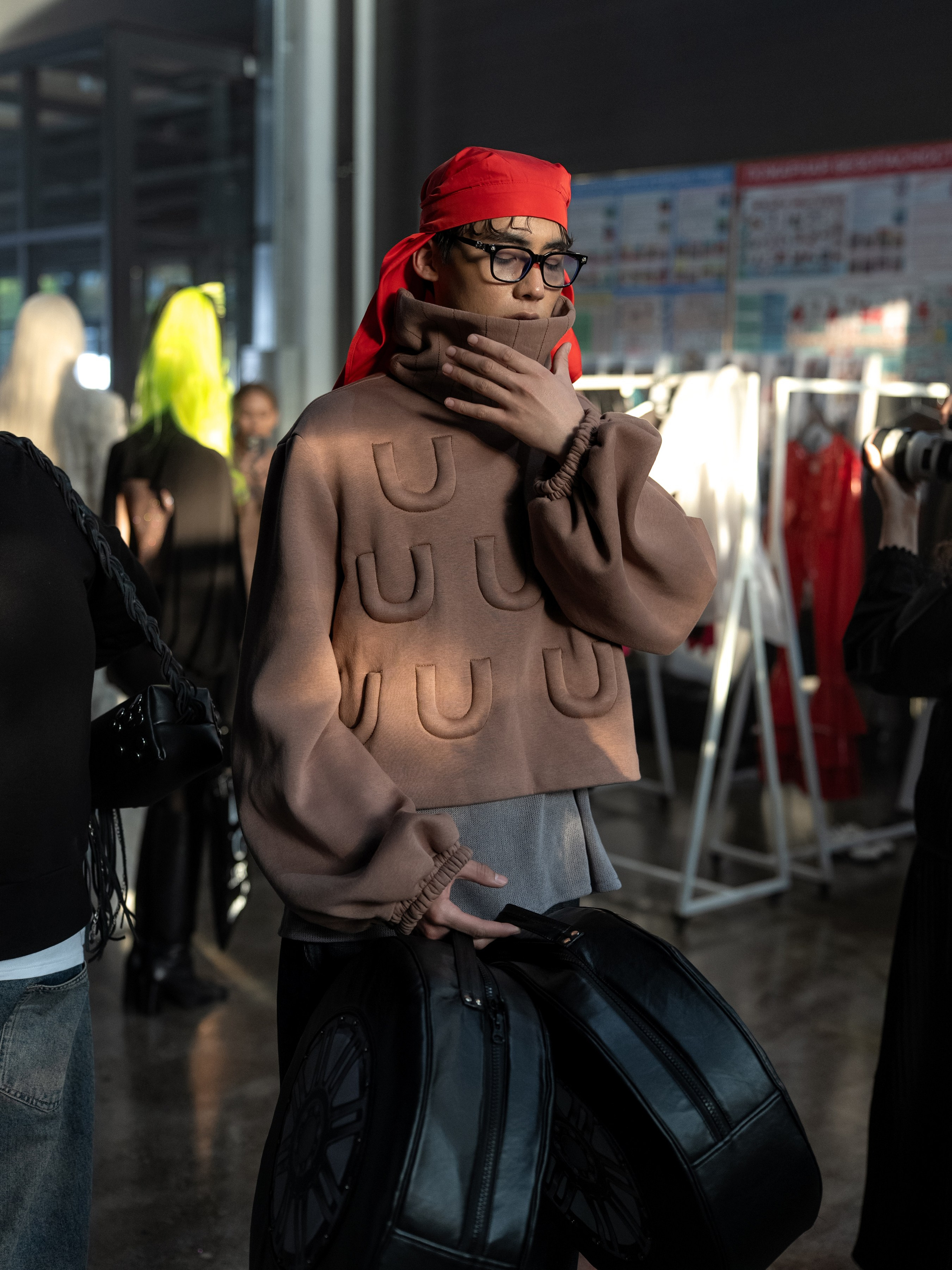 Visa Fashion Week Almaty Pre-Fall 2026 April Backstage Day 2. Сайт Алматинского НЮ АРТ, будуар и фэшн фотографа Дениса Карпенко