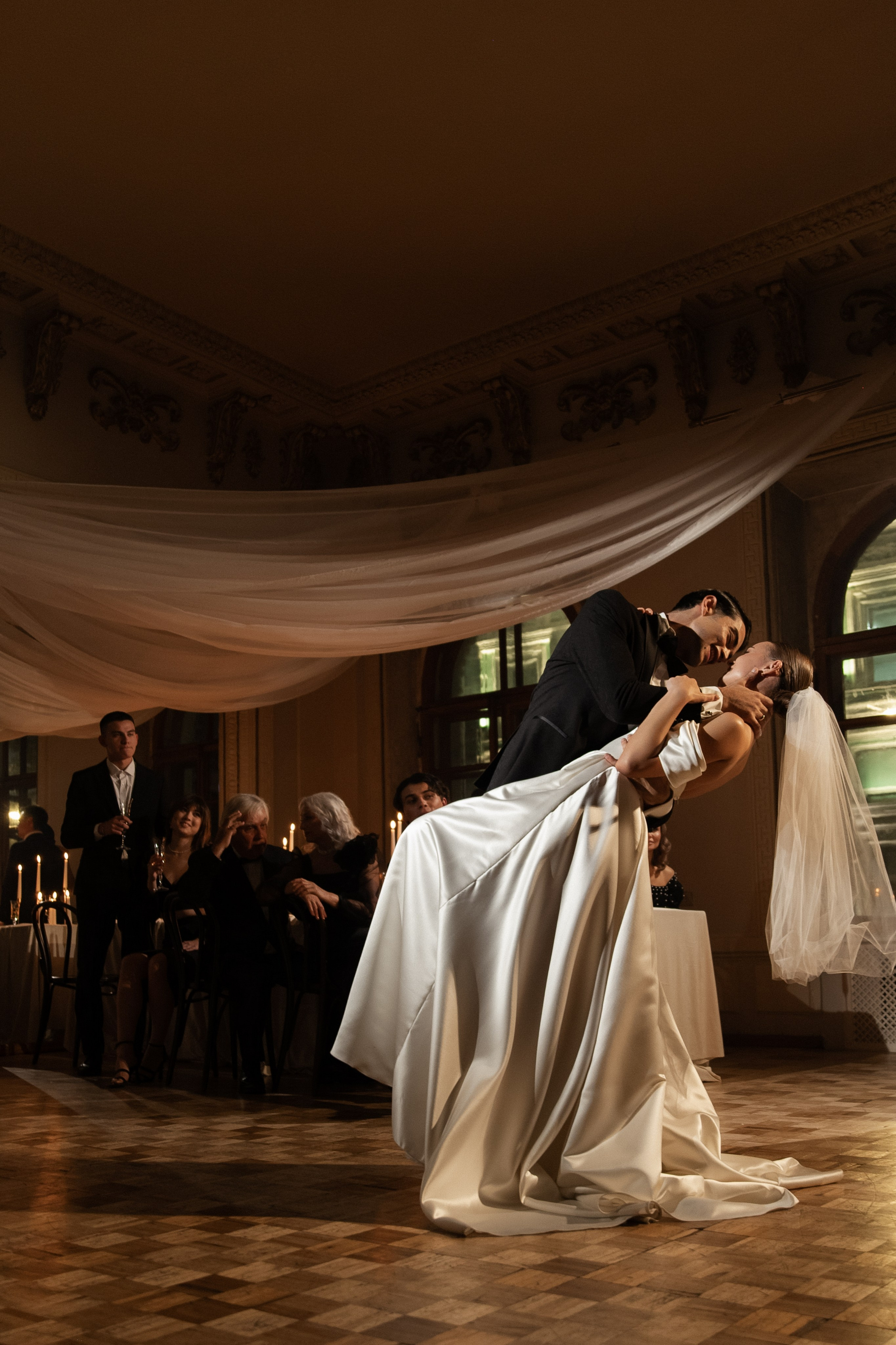 Камерный свадебный ужин при свечах в старинном особняке в фотостудии 21. Kult. Ярослава Ерина — свадебный фотограф в Москве