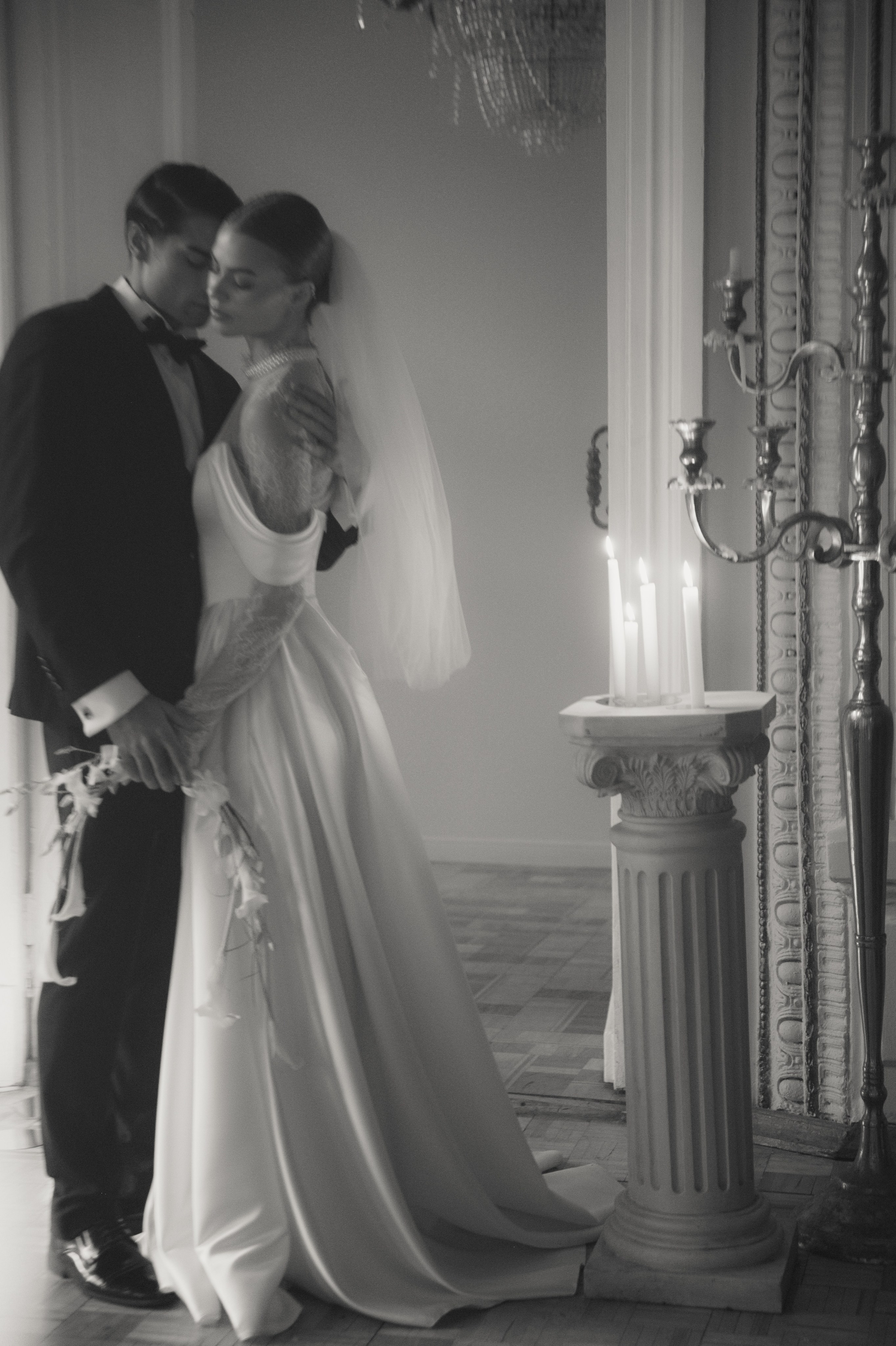 Камерный свадебный ужин при свечах в старинном особняке в фотостудии 21. Kult. Ярослава Ерина — свадебный фотограф в Москве