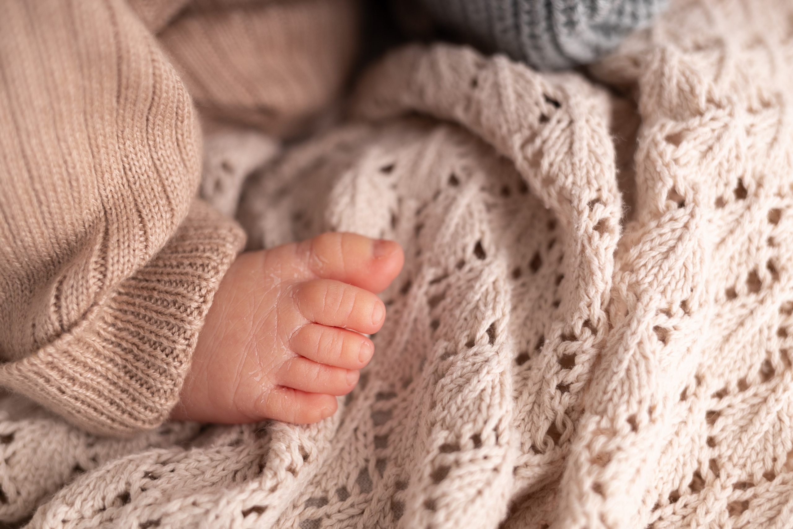 Newborn съемка в стиле Лайф. Фотограф новорожденных малышей в Омске и Омской области Эльвира Камаева