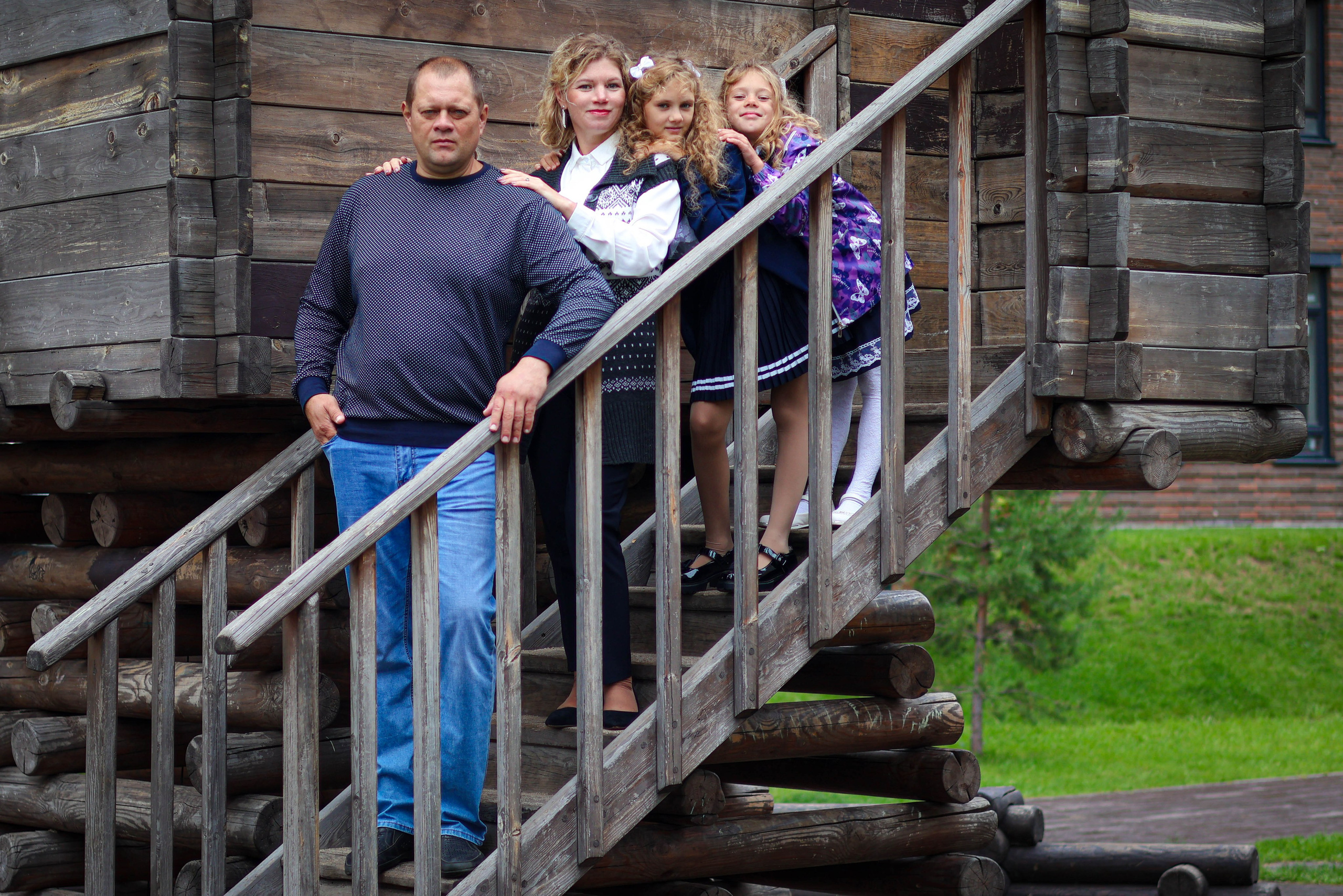 Семейная фотосессия возле ЖК. Mintonov's Film Studio