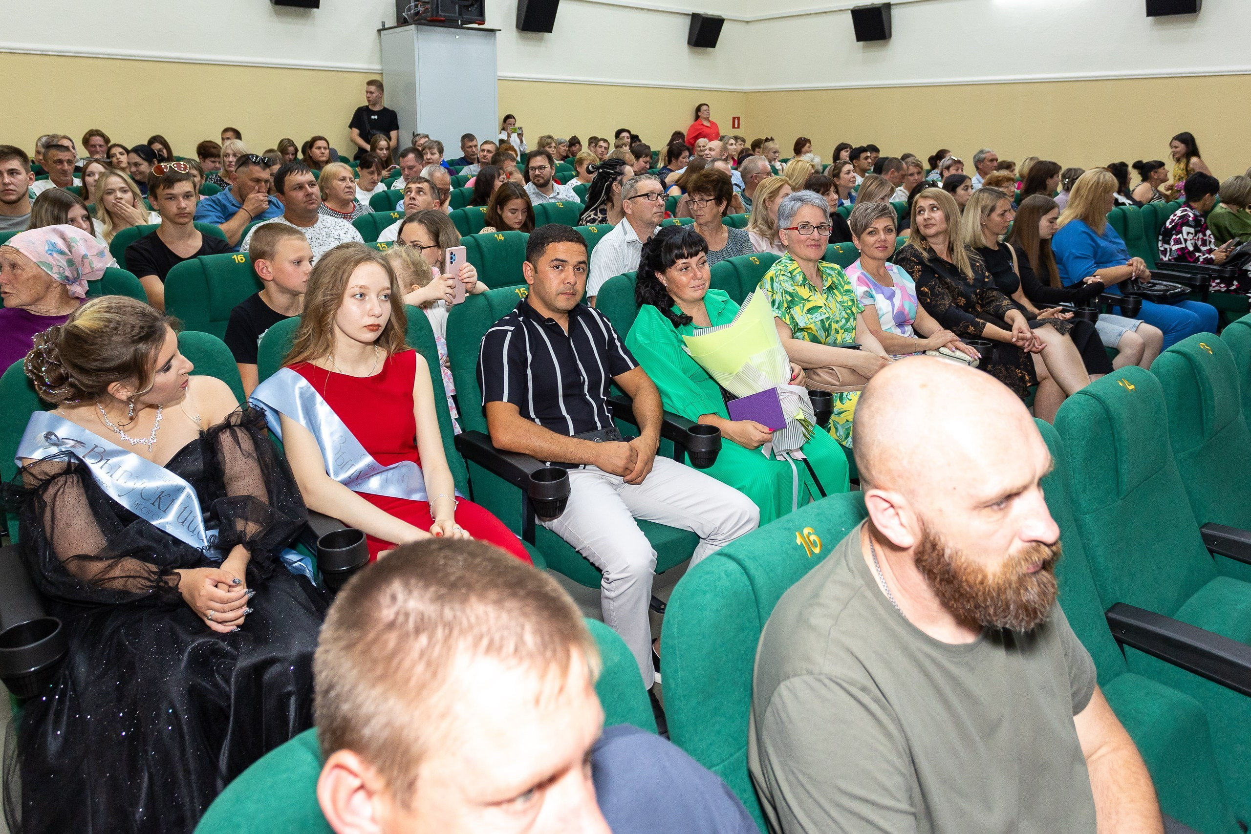 Вручение аттестата и выпускной вечер. Выпускные альбомы Майкоп, Краснодар Елена Золотарева