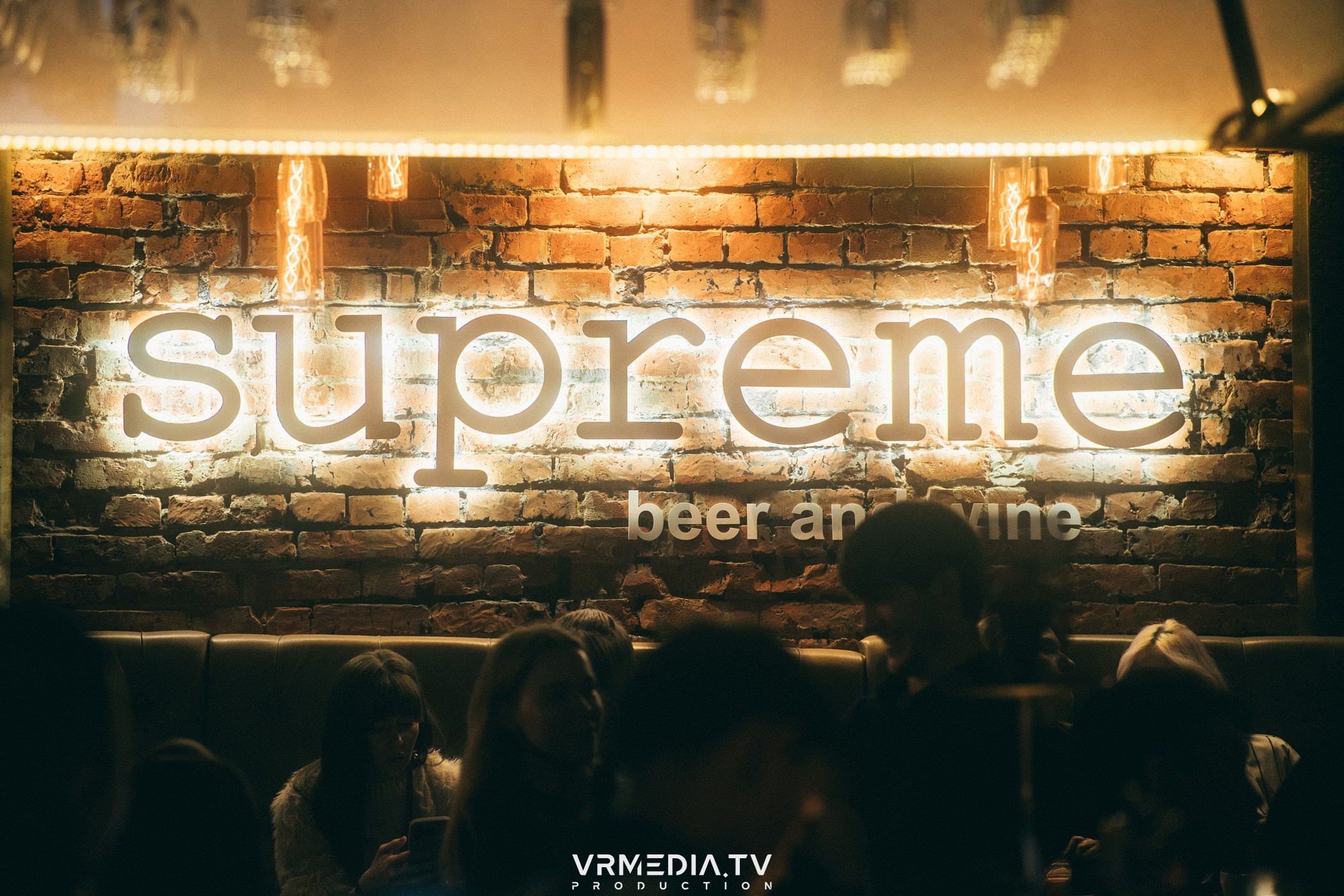 Art Talk с Pandora Secret в баре «Supreme»