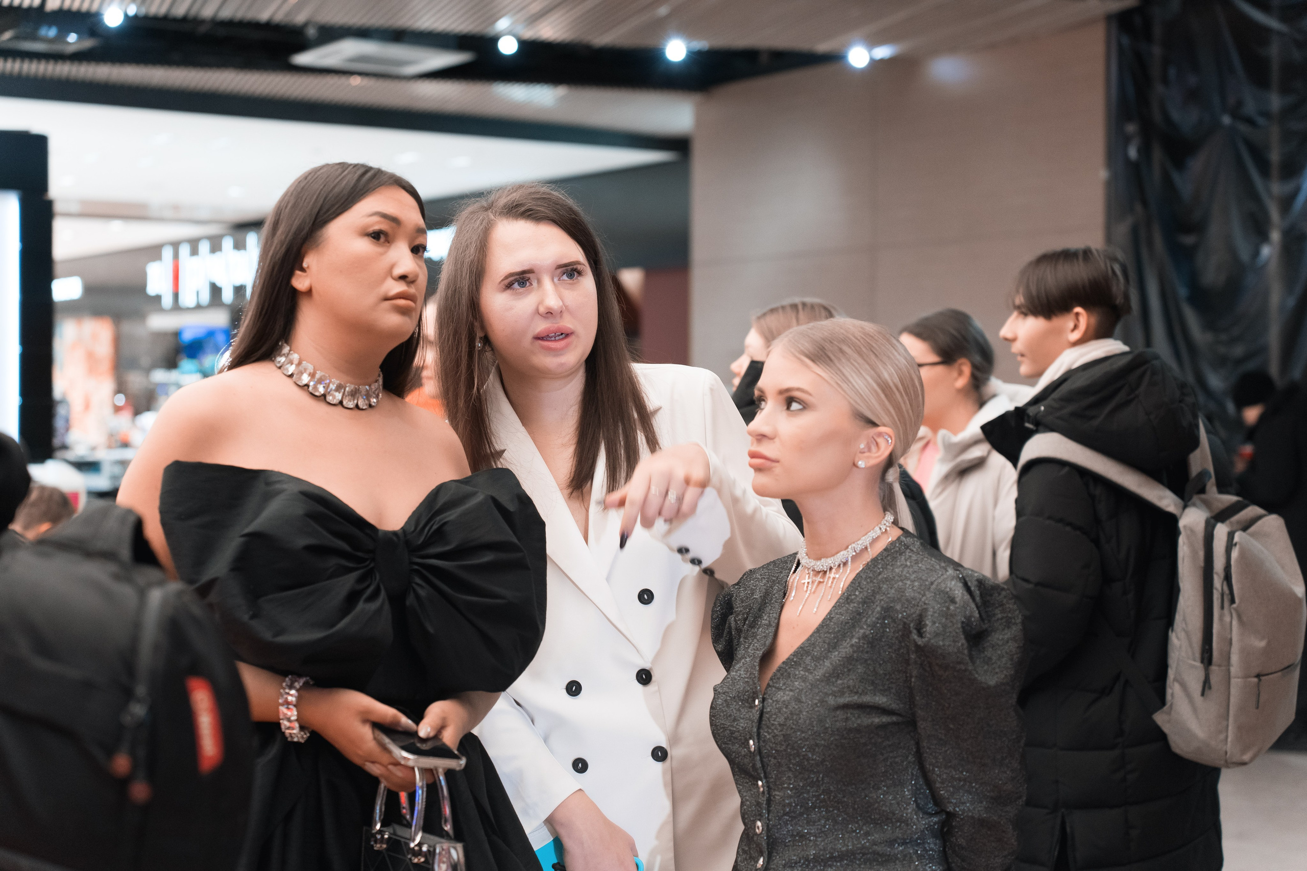 Веб-сериал «МЫ». Для тех, кто не ждёт удачи, а создаёт её. Каждая фотосессия — это твой момент, твой стиль, твой успех. 📸