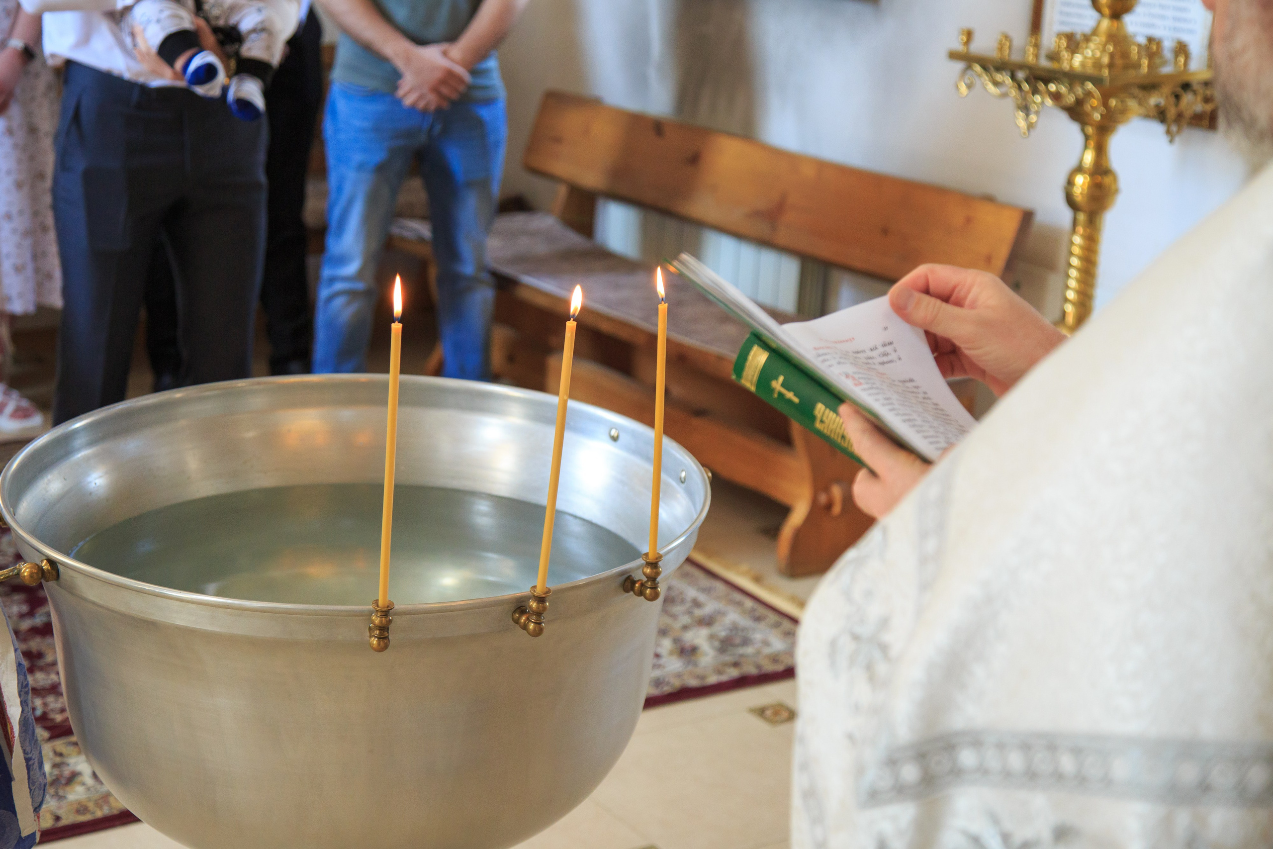 Фотосъёмка таинства крещения и крестин в городах Я фотограф снимающий венчания в городах Минеральные Воды, Пятигорск, Кисловодск, Ессентуки,. Репортажный и свадебный фотограф Пятигорск и КМВ