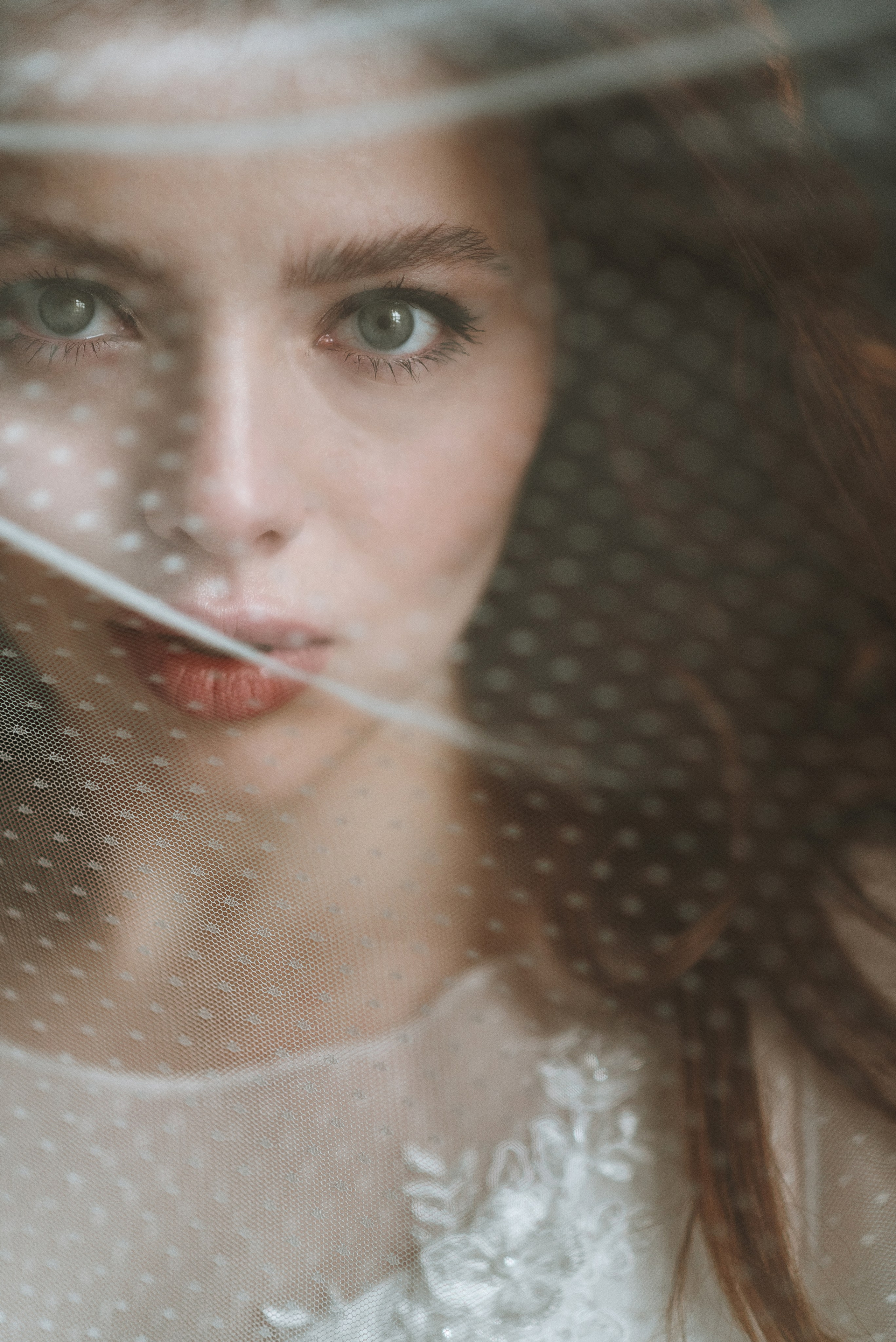 Красивый портрет невесты с вуалью