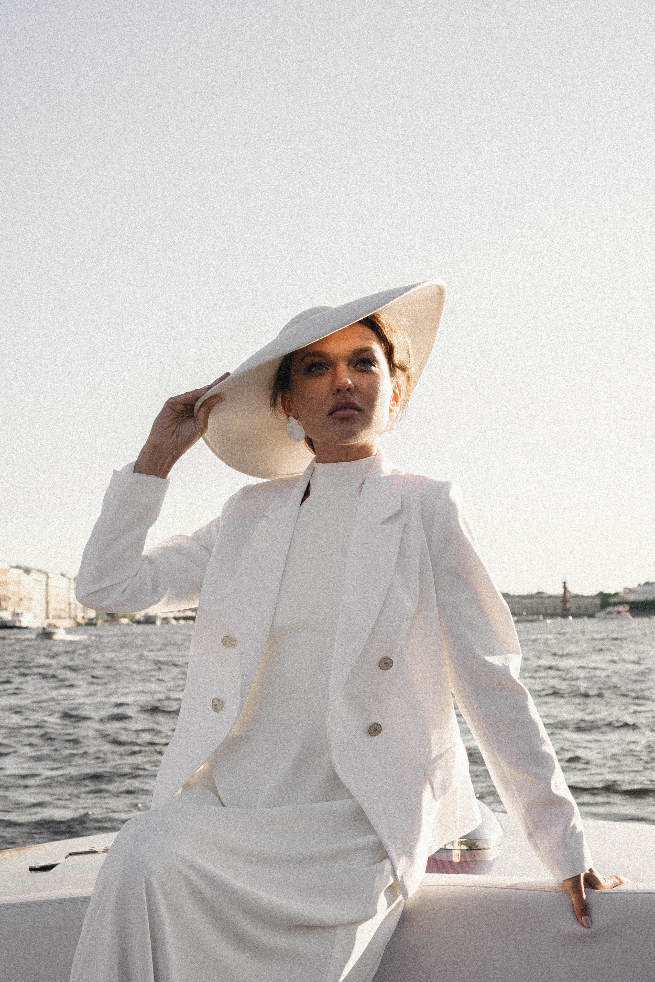 СВАДЕНБНАЯ СЬЕМКА НА КАТЕРЕ ПО КАНАЛАМ САНКТ-ПЕТЕРБУРГА И В АКВАТОРИИ НЕВЫ. Профессиональный фотограф, Санкт-Петербург — Виктория Богомолова