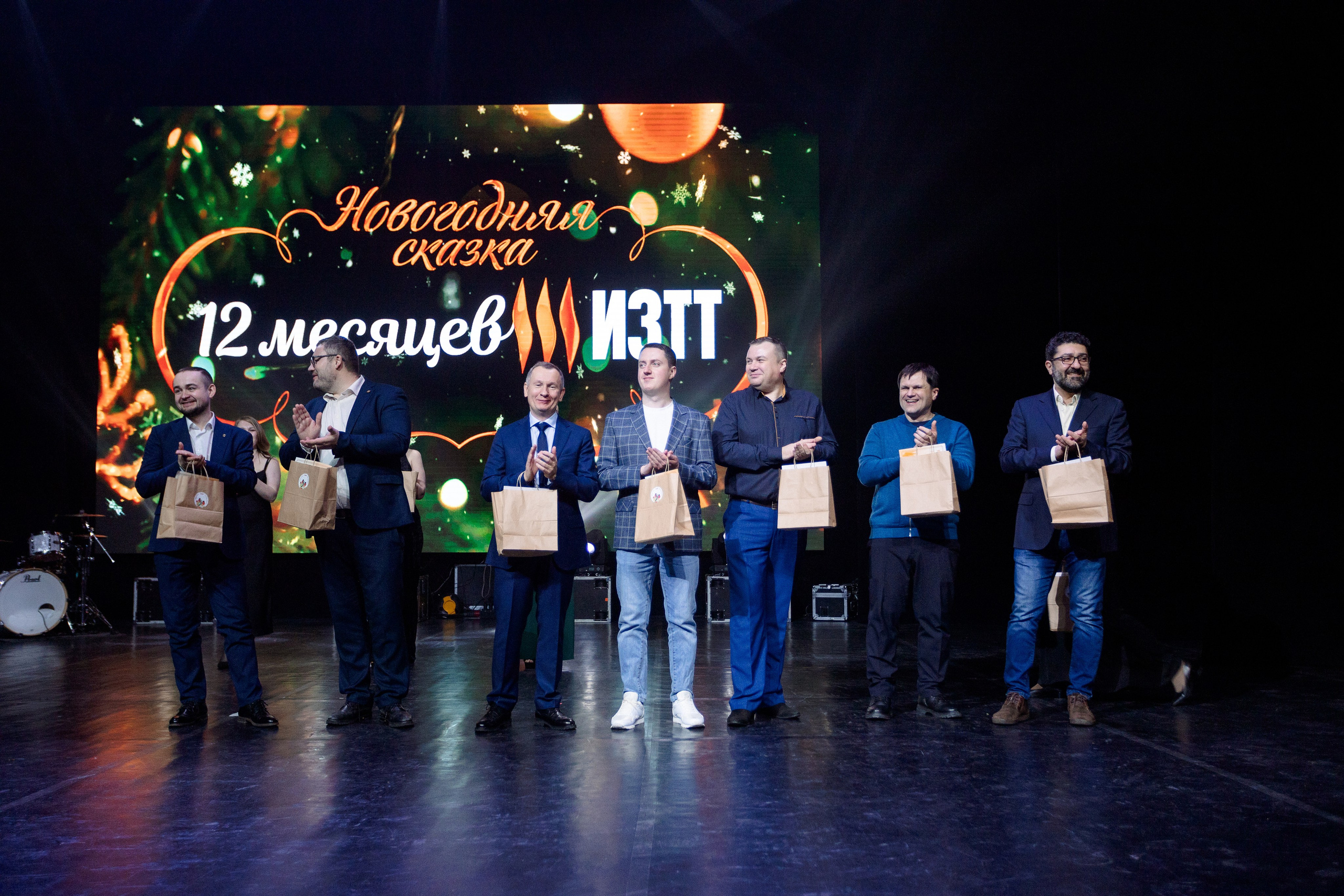 РЕПОРТАЖ: НОВЫЙ ГОД В ДК МЕТАЛЛУРГ. Профессиональный фотограф в Ижевске Леша Петров