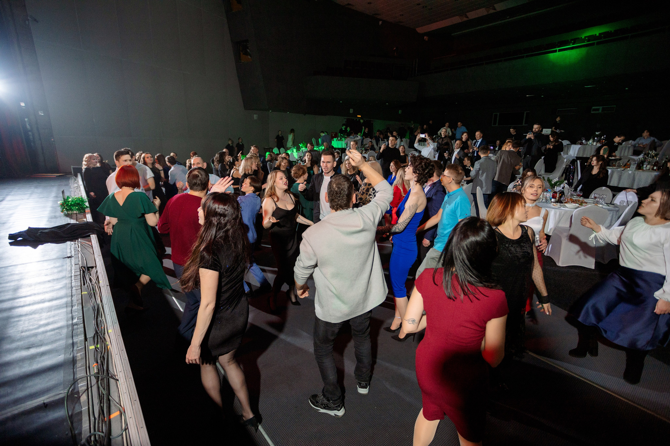 РЕПОРТАЖ: НОВЫЙ ГОД В ДК МЕТАЛЛУРГ. Профессиональный фотограф в Ижевске Леша Петров