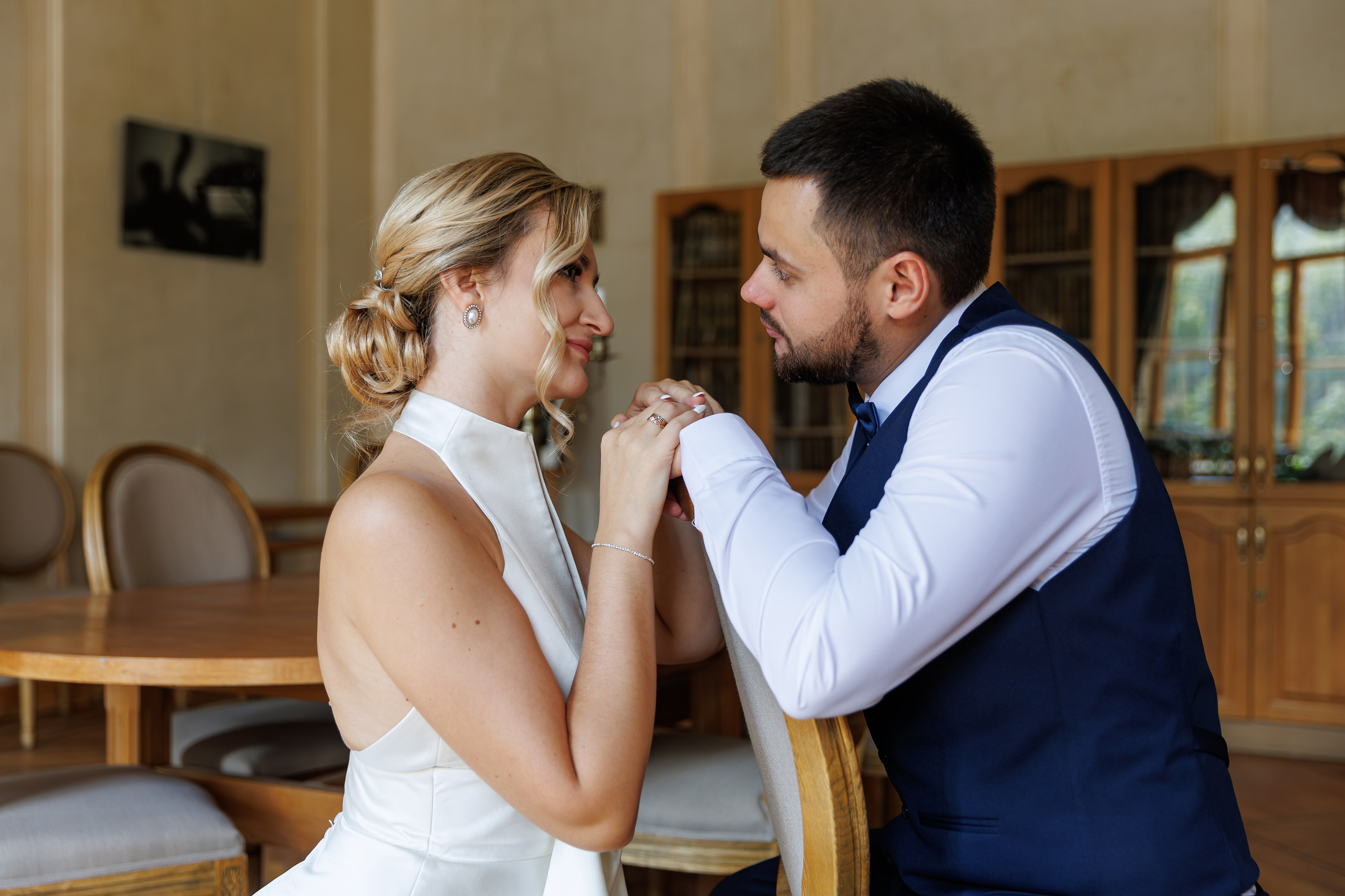 Свадебная фотосессия в библиотеке-читальне им А. С. Пушкина. Свадебный фотограф Москва и МО Сергей Киржаев