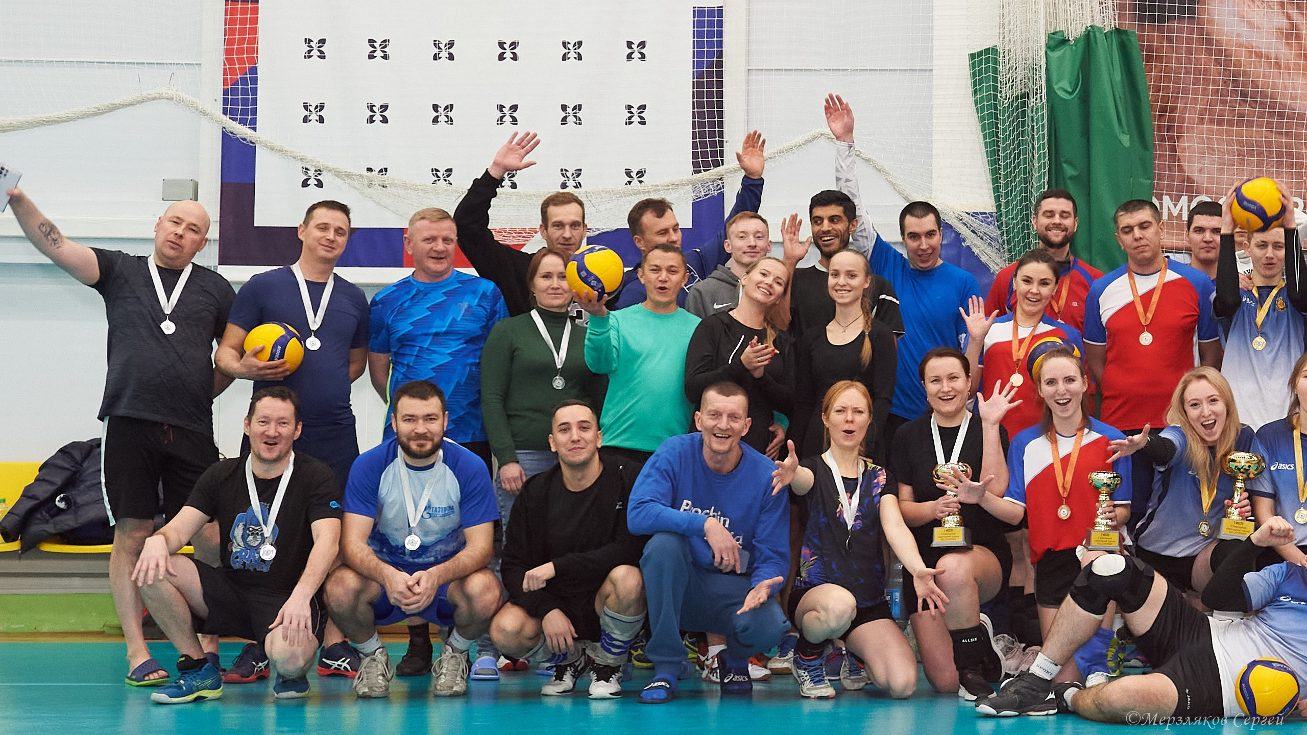 Новогодний волейбольный турнир. Ижевск. 16.12.23. Спортивный репортажный фотограф в Ижевске Сергей Мерзляков