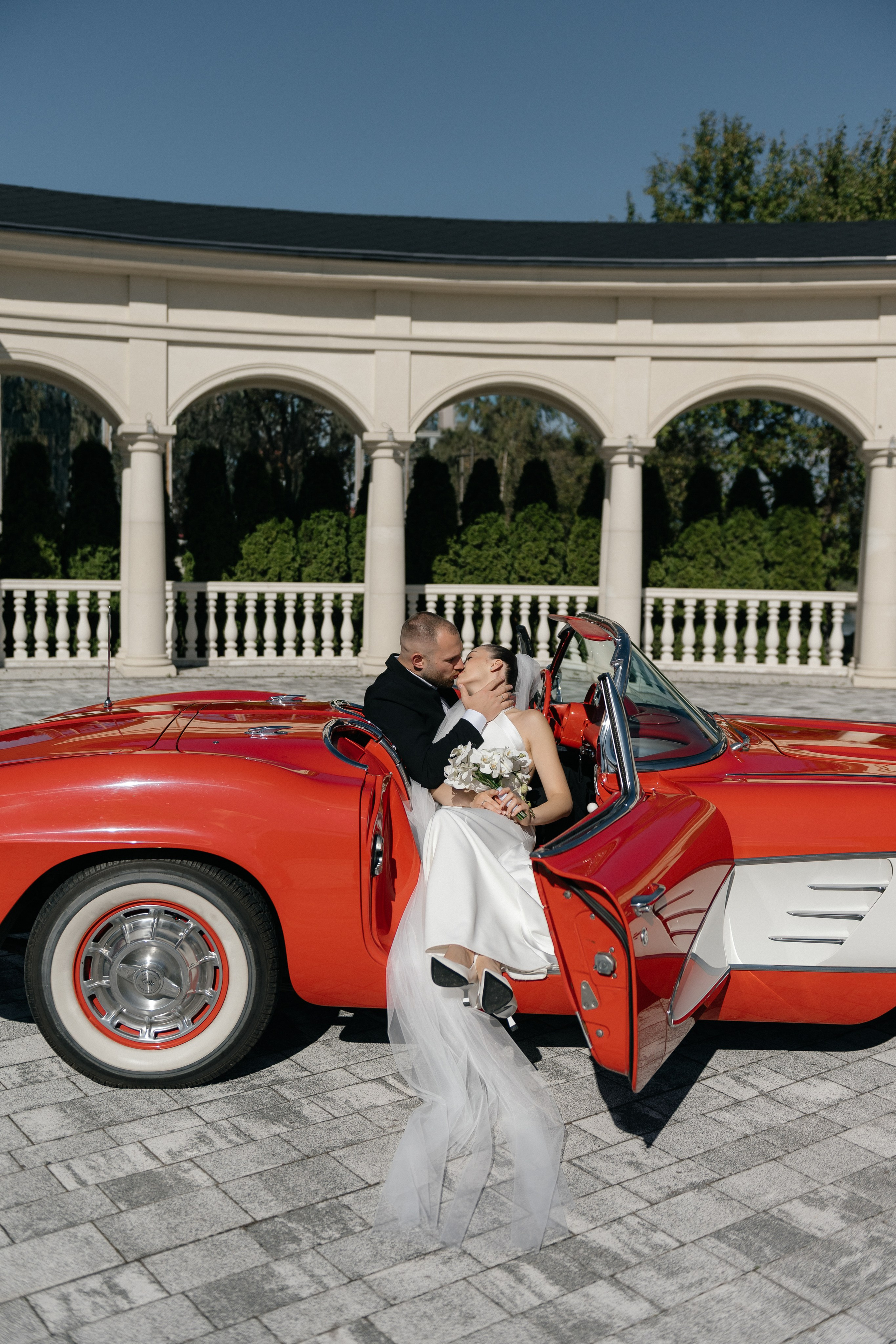 Wedding day in VERSAL PARK. Wedding PHOTOGRAPHER Andrew Vnukov