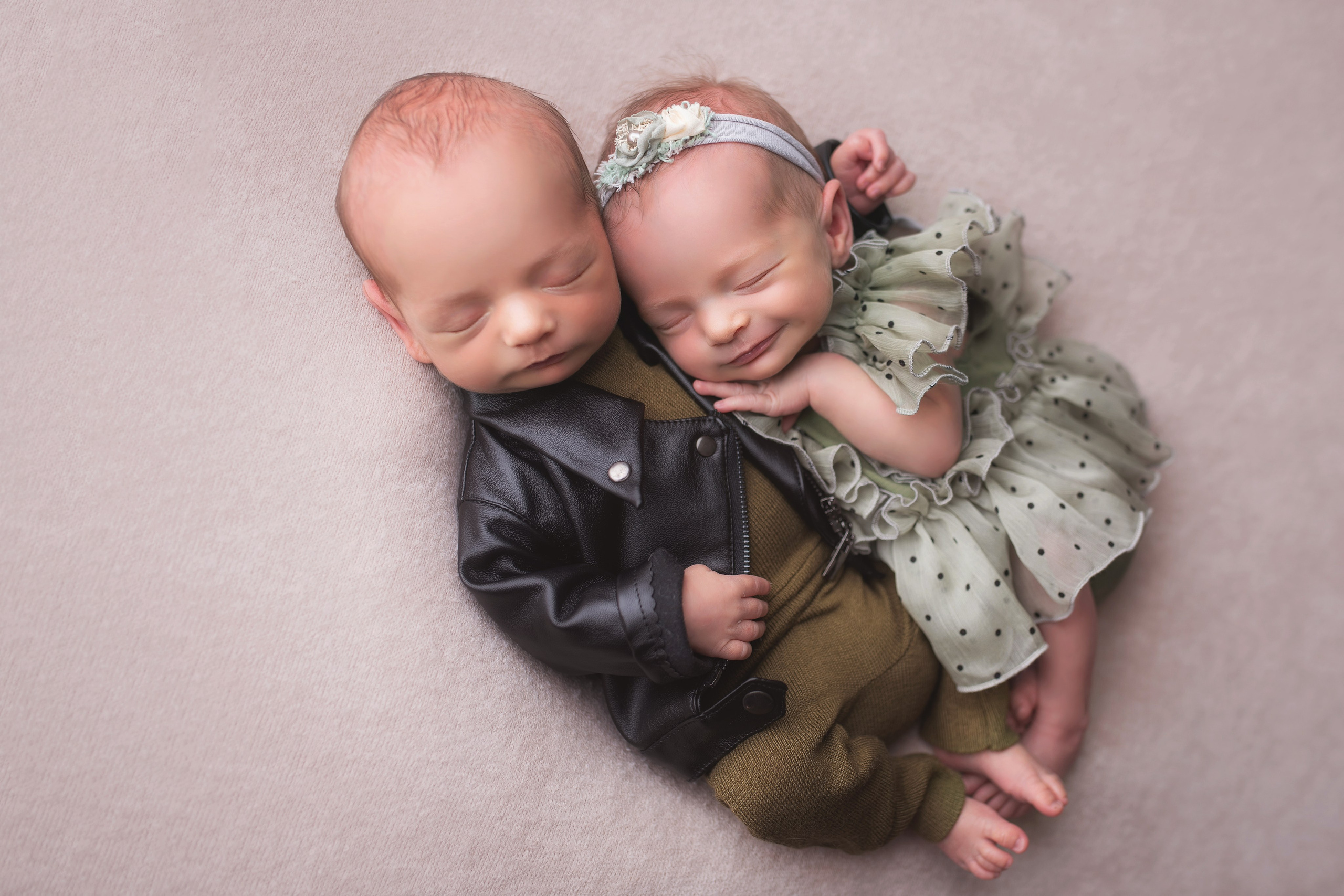 Двойня. Кобякова Мария. Фотограф новорождённых и детей до года город ИРКУТСК