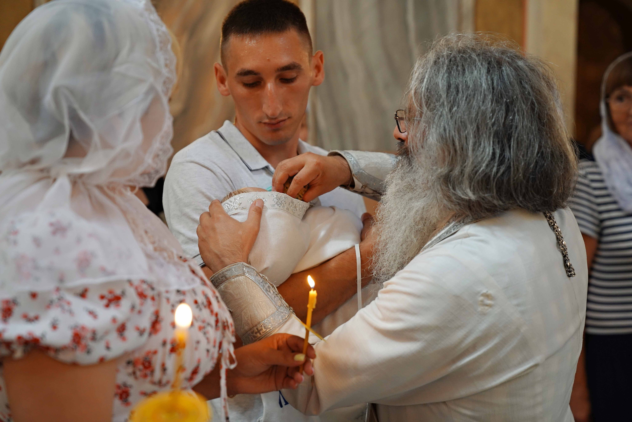 Таинство Крещения в храме Живоначальной Троицы в Троицке. Семейный и детский фотограф в Москве Екатерина Офицерова
