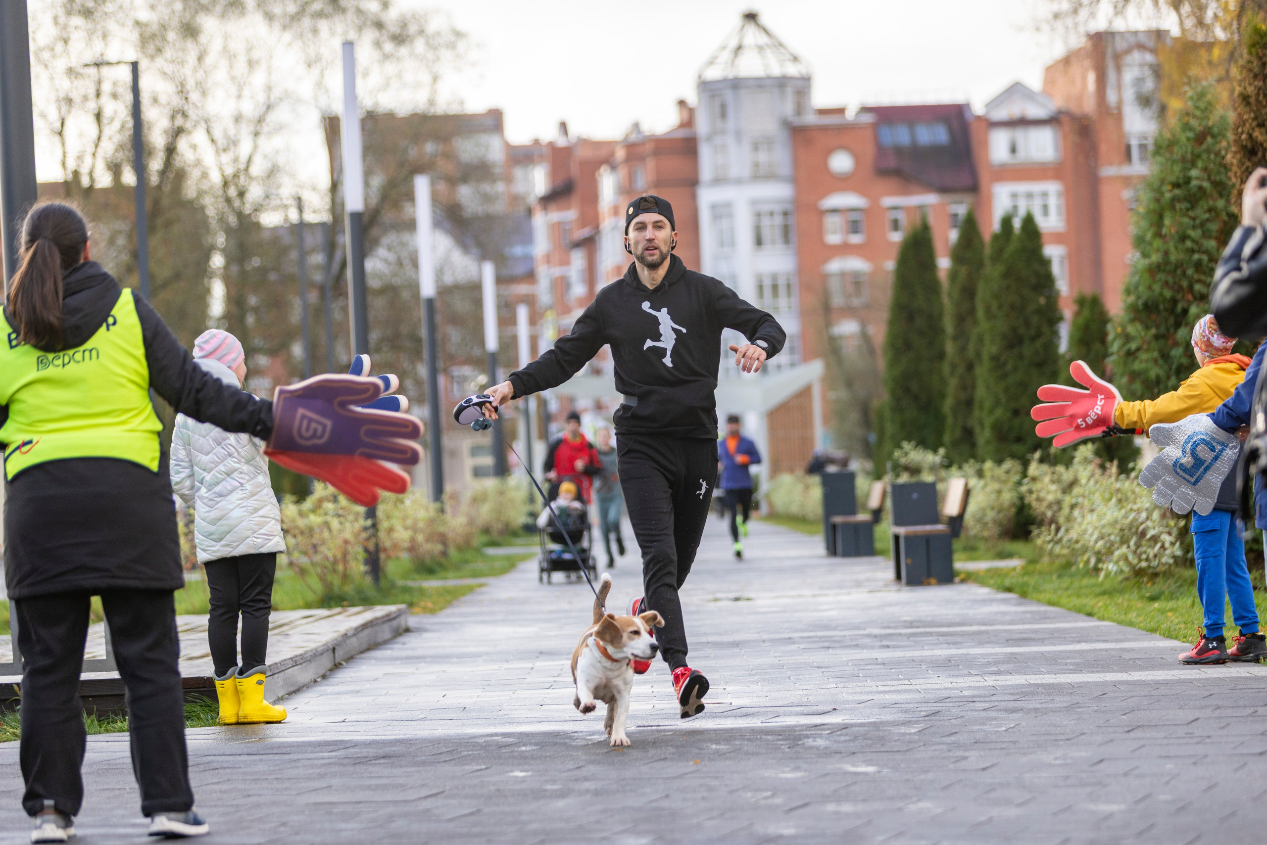 5 вёрст в городском парке Лобня 18.10.25. Фотограф Сергей Ловкий