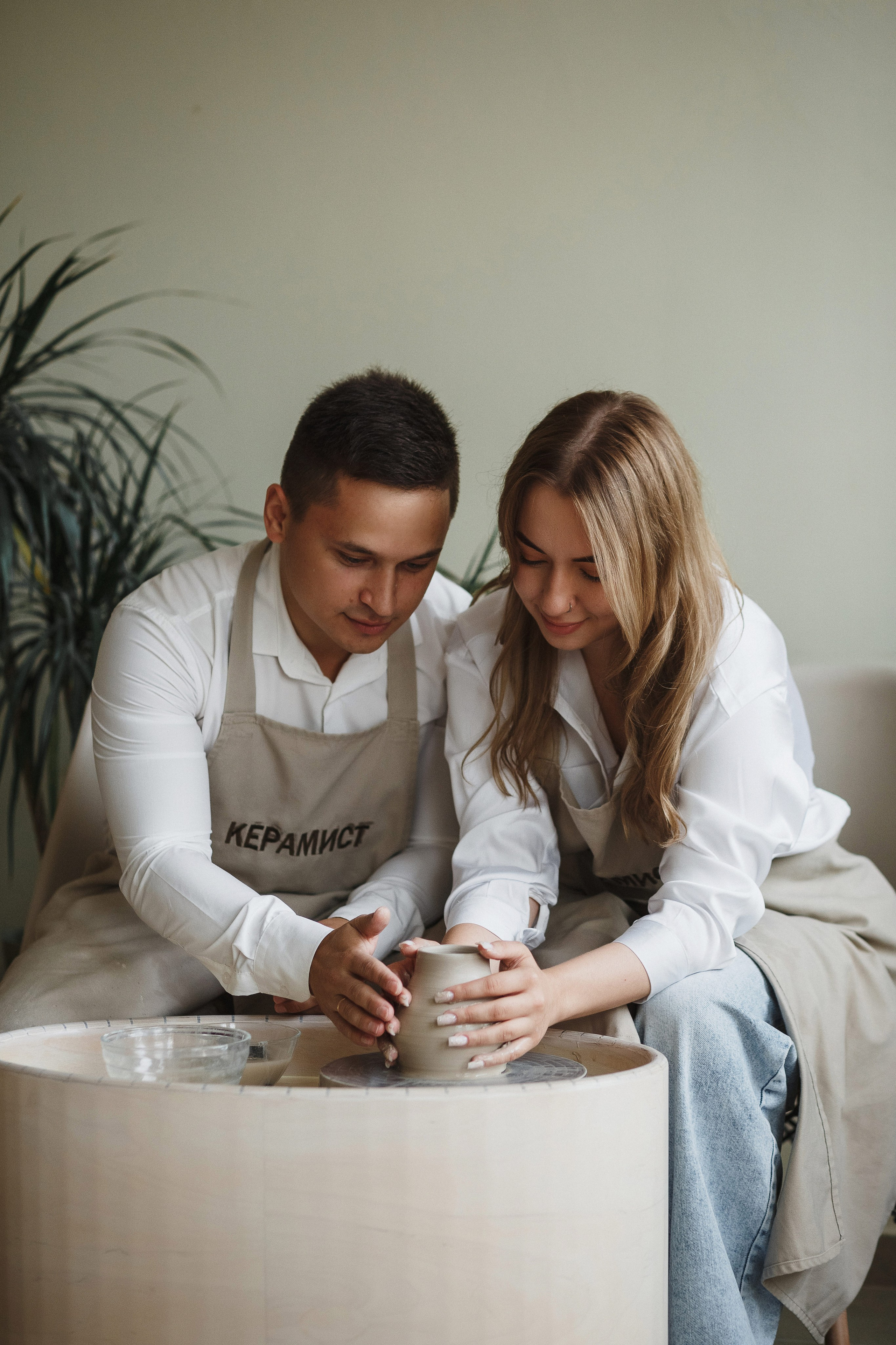 Гончарная мастерская «Керамист» Таганрог — фотосессия Димы и Яны на улице Смирновский. Свадебный и семейный фотограф в Таганроге Бакарюк Антон