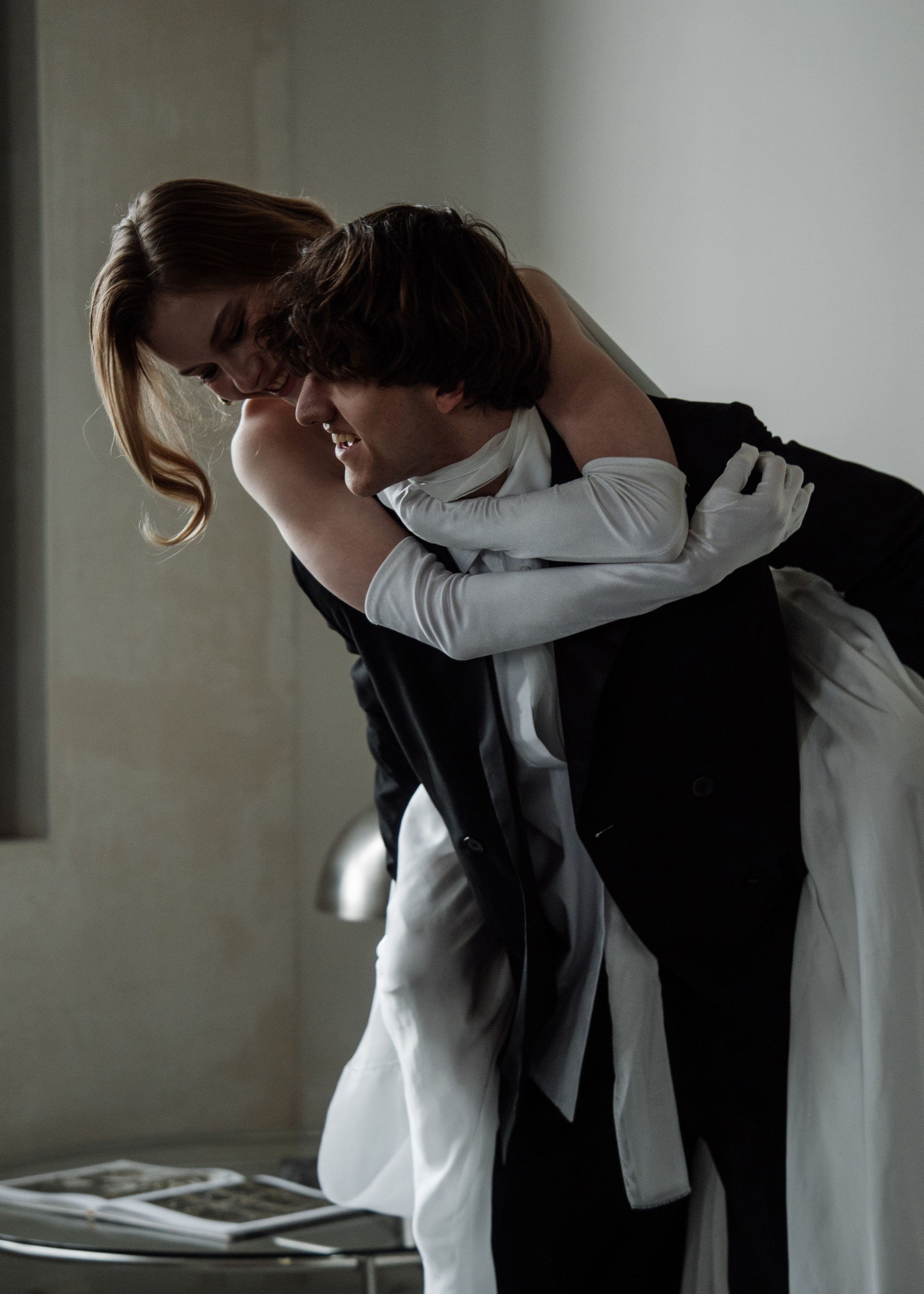 Свадебный фотограф Геленджик — романтичная студийная съемка жениха с невестой.