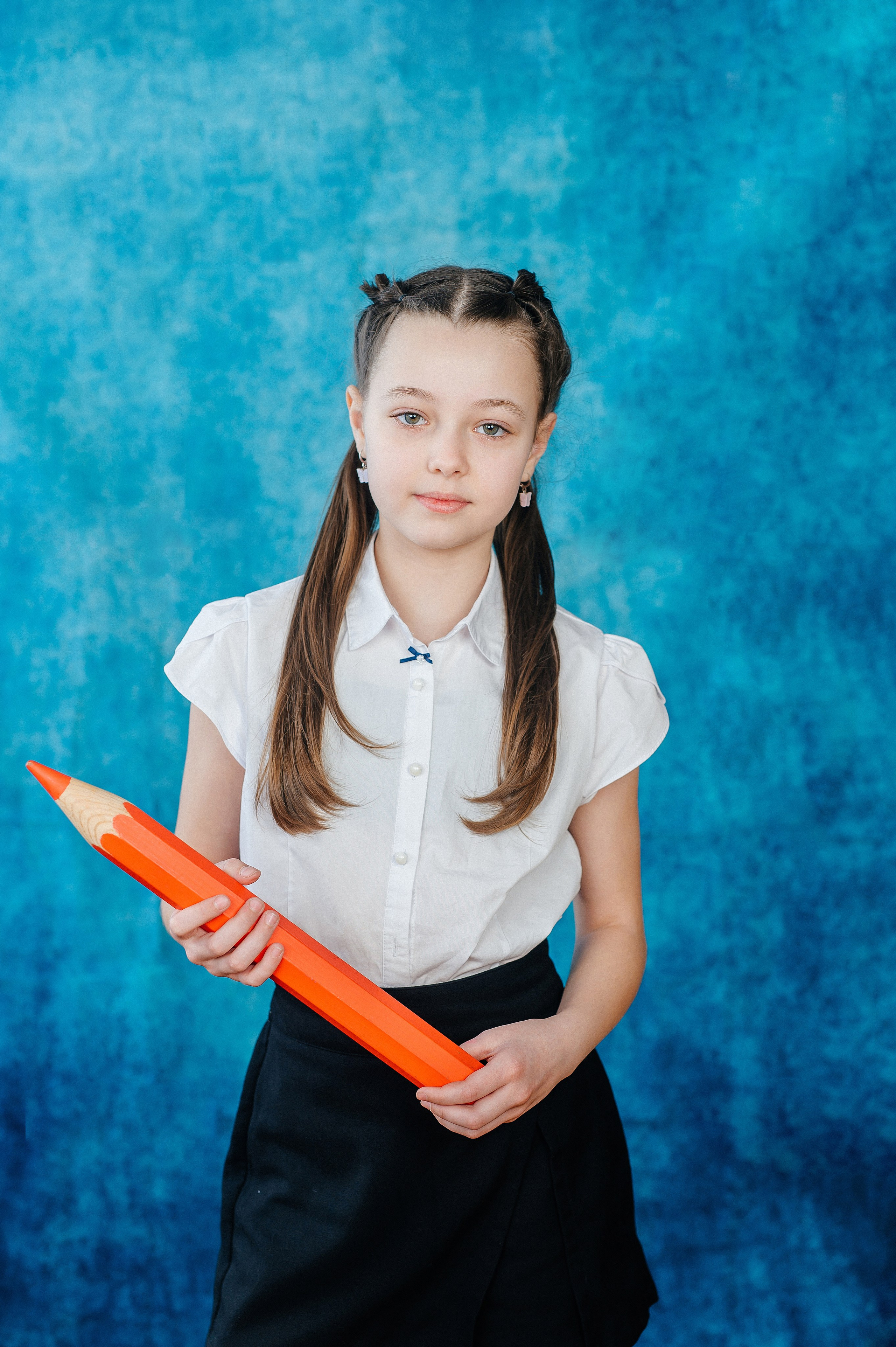 Портреты на голубом фоне. Семейный фотограф в Барнауле