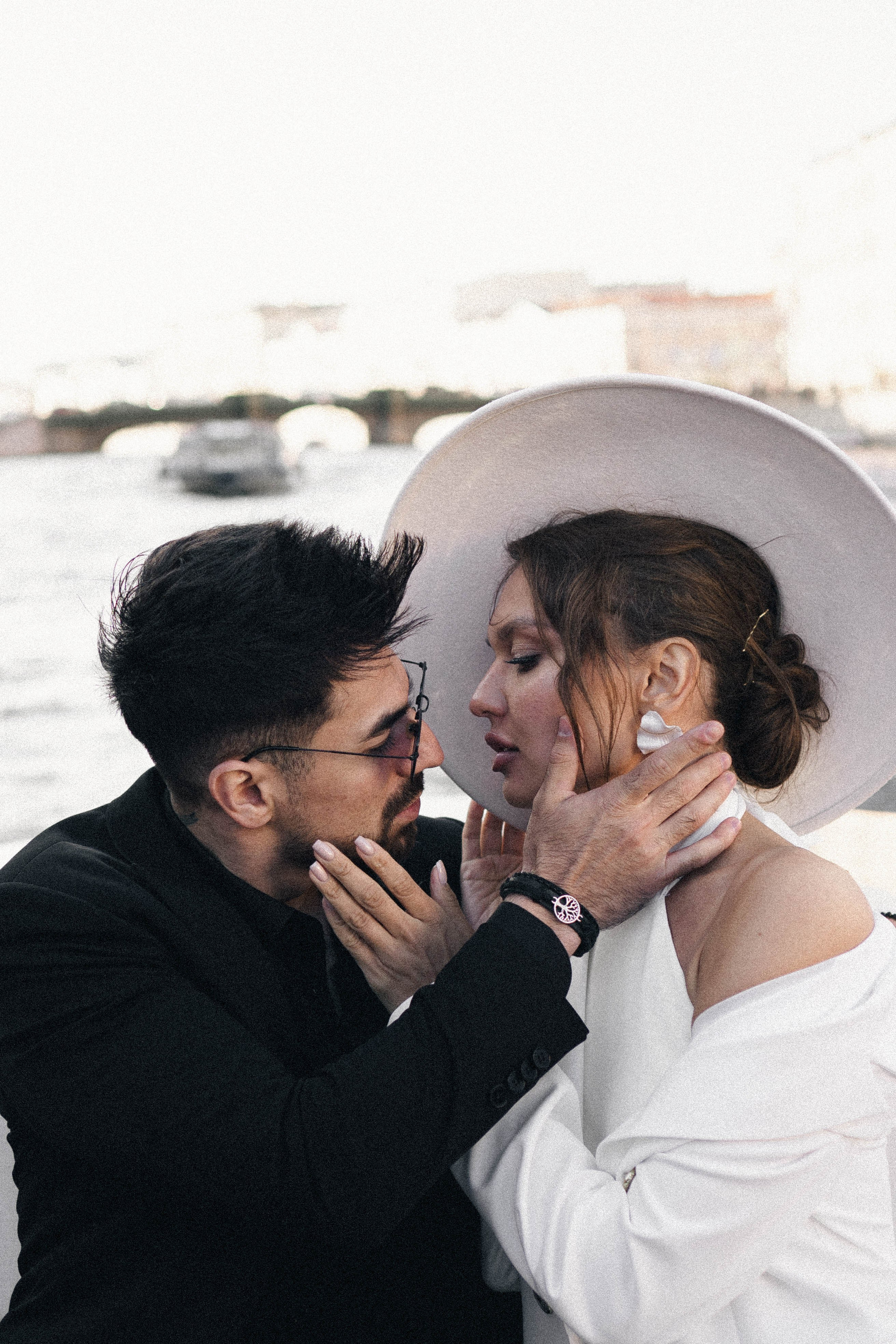 СВАДЕНБНАЯ СЬЕМКА НА КАТЕРЕ ПО КАНАЛАМ САНКТ-ПЕТЕРБУРГА И В АКВАТОРИИ НЕВЫ. Профессиональный фотограф, Санкт-Петербург — Виктория Богомолова