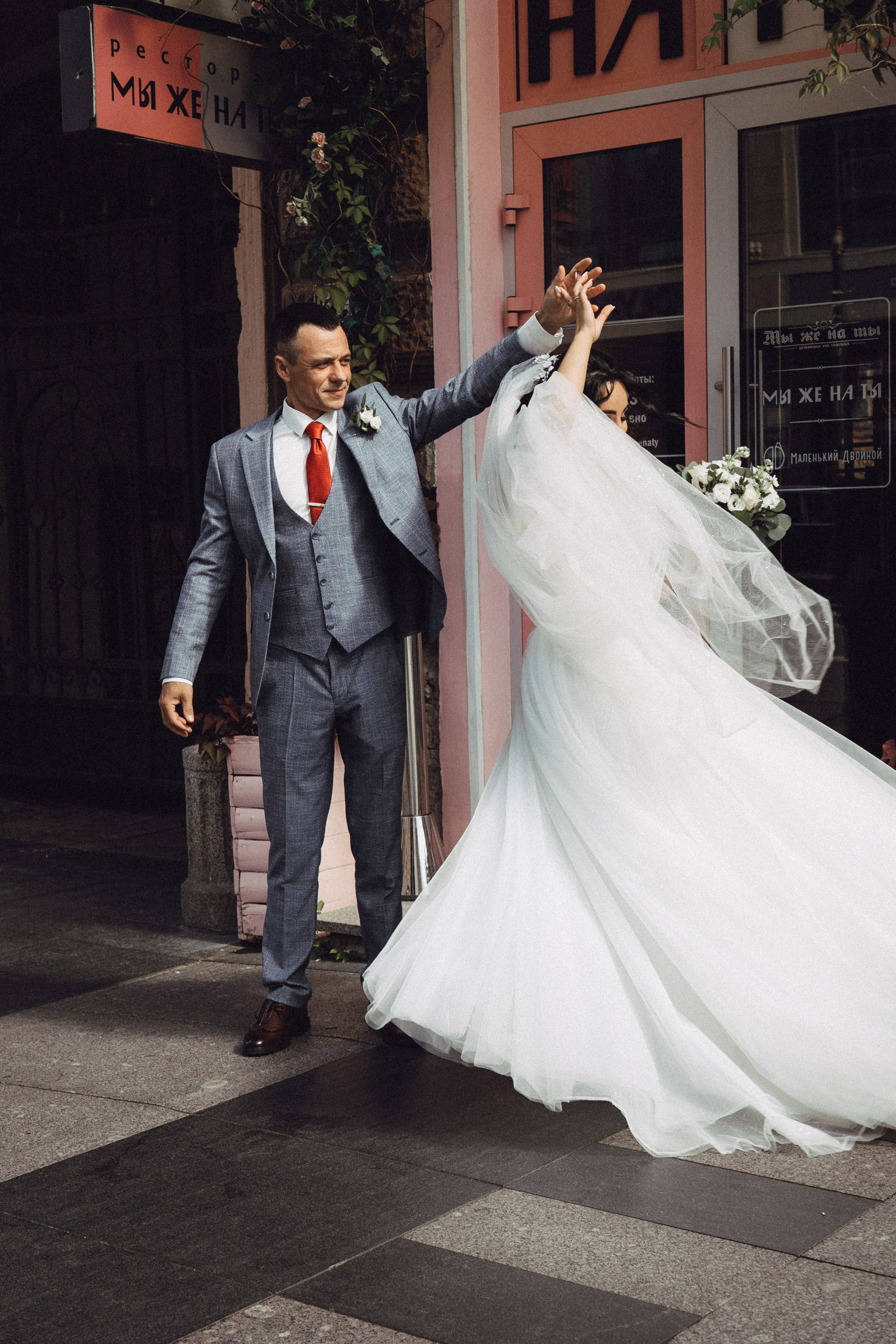 СВАДЕБНАЯ ПРОГУЛКА РЕСТОРАН МЫ ЖЕ НА ТЫ И ФОТОСЕССИИЯ С АВТОМОБИЛЕМ. Профессиональный фотограф, Санкт-Петербург — Виктория Богомолова
