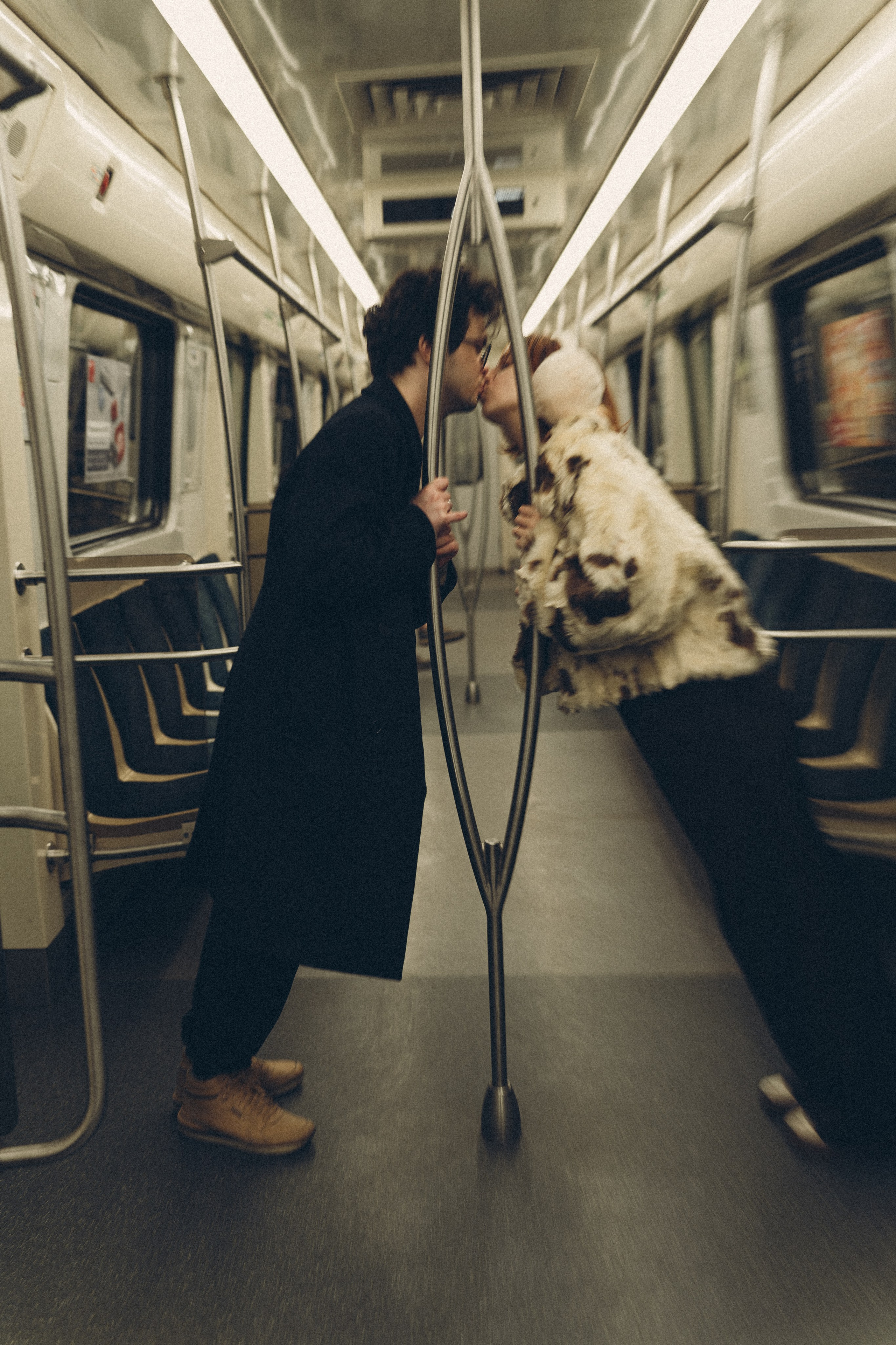 НОВОГОДНЯЯ ФОТОСЕСИИЯ ПАРЫ В МЕТРО ЛЮБОВЬ. Профессиональный фотограф, Санкт-Петербург — Виктория Богомолова