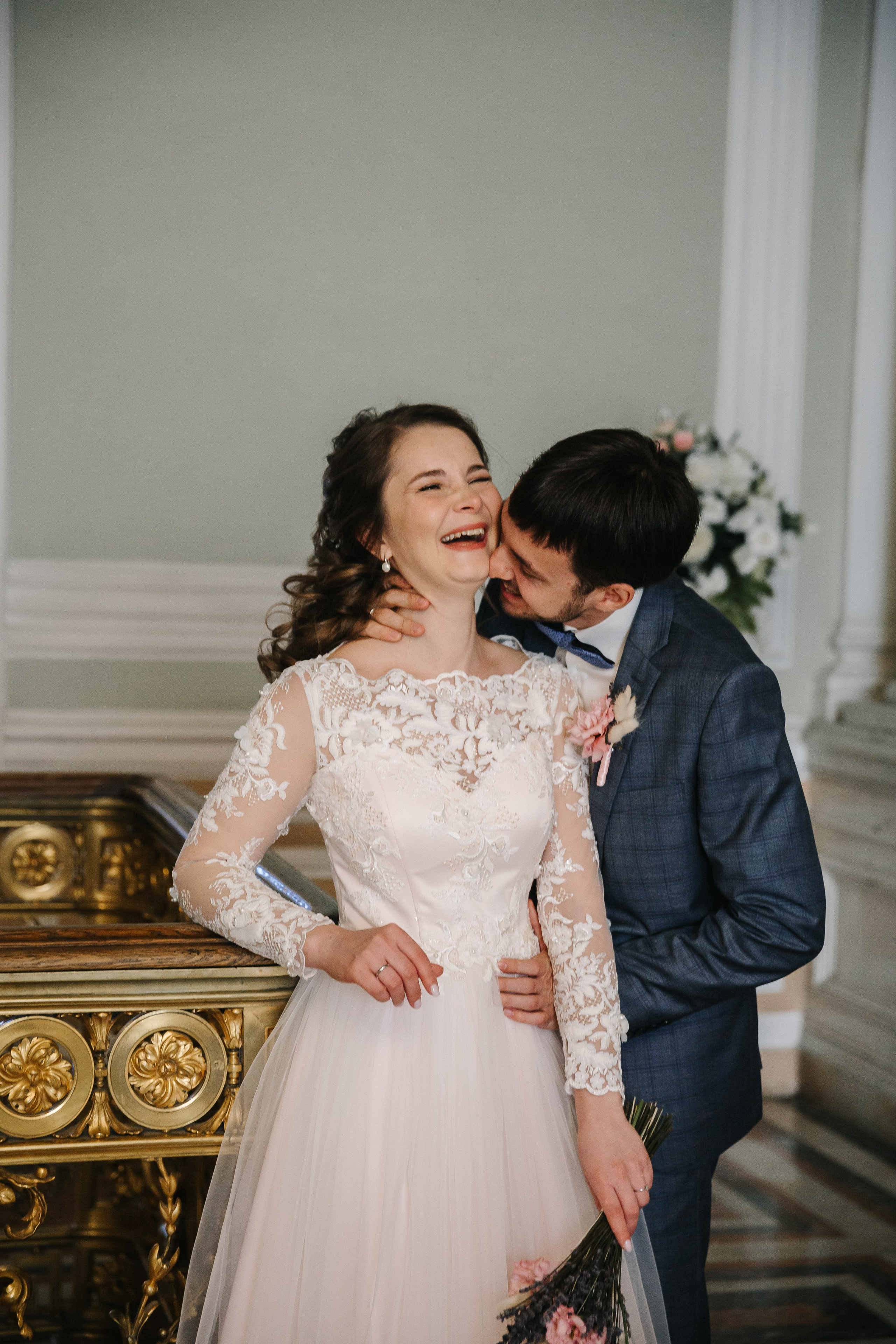 МАЙ | Дворец № 1, Атланты, Эрмитажный дворик. Свадебный фотограф в Санкт-Петербурге Полина Корзухина