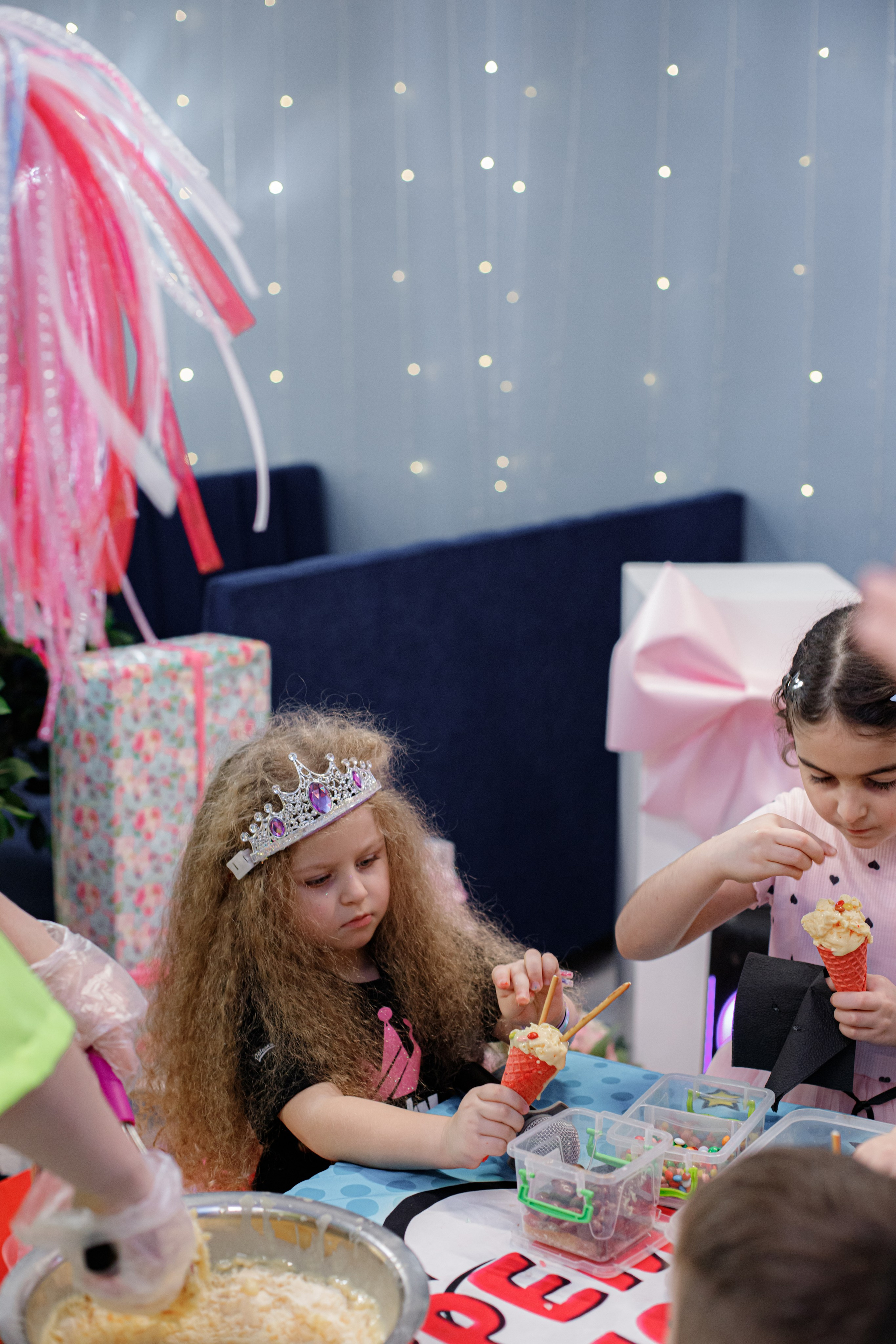 ASIA'S BIRTHDAY PARTY. Photokarish