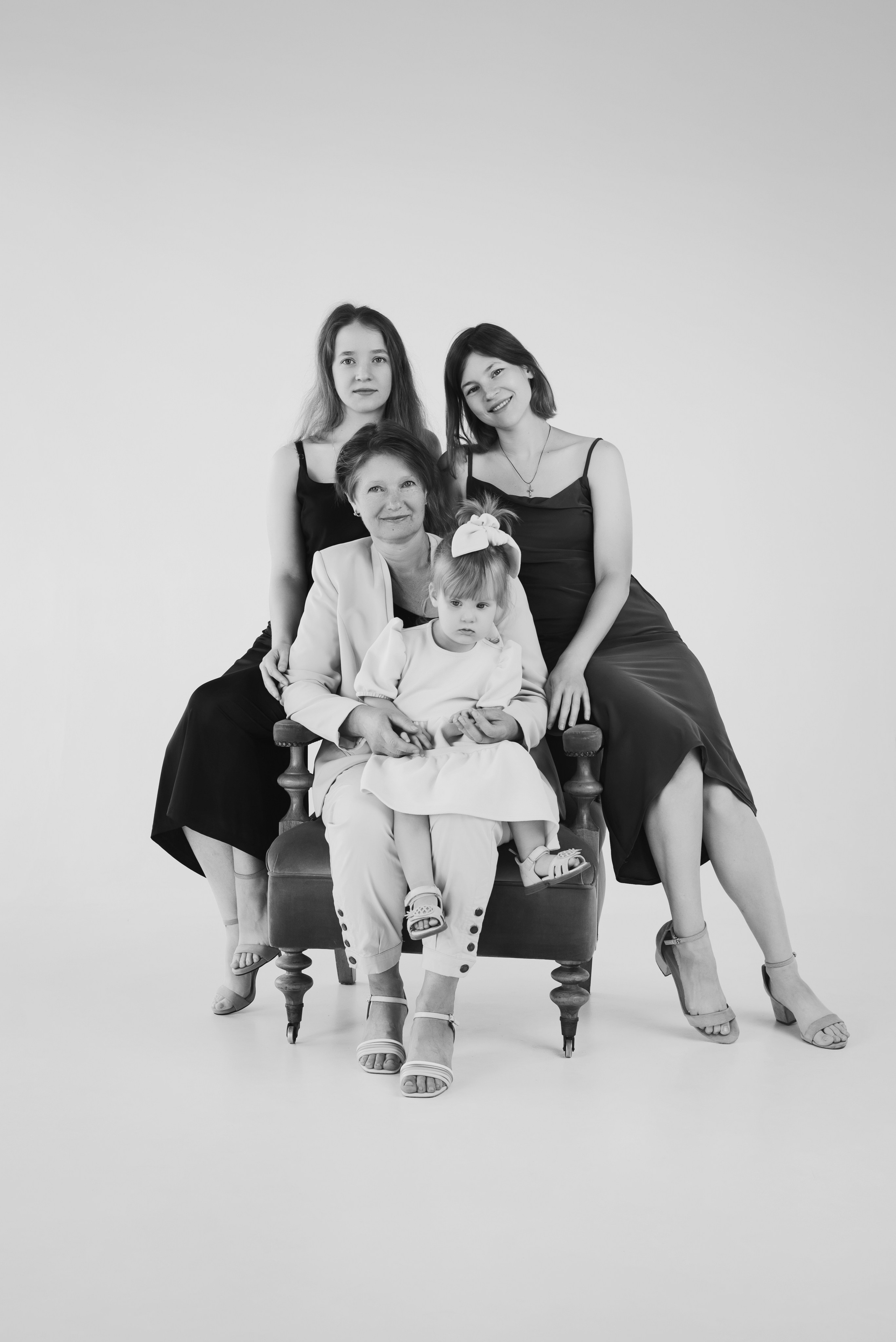 Семейная фотосессия минимализм. Фотограф в Воронеже. Портреты, контент, семейные сьемки