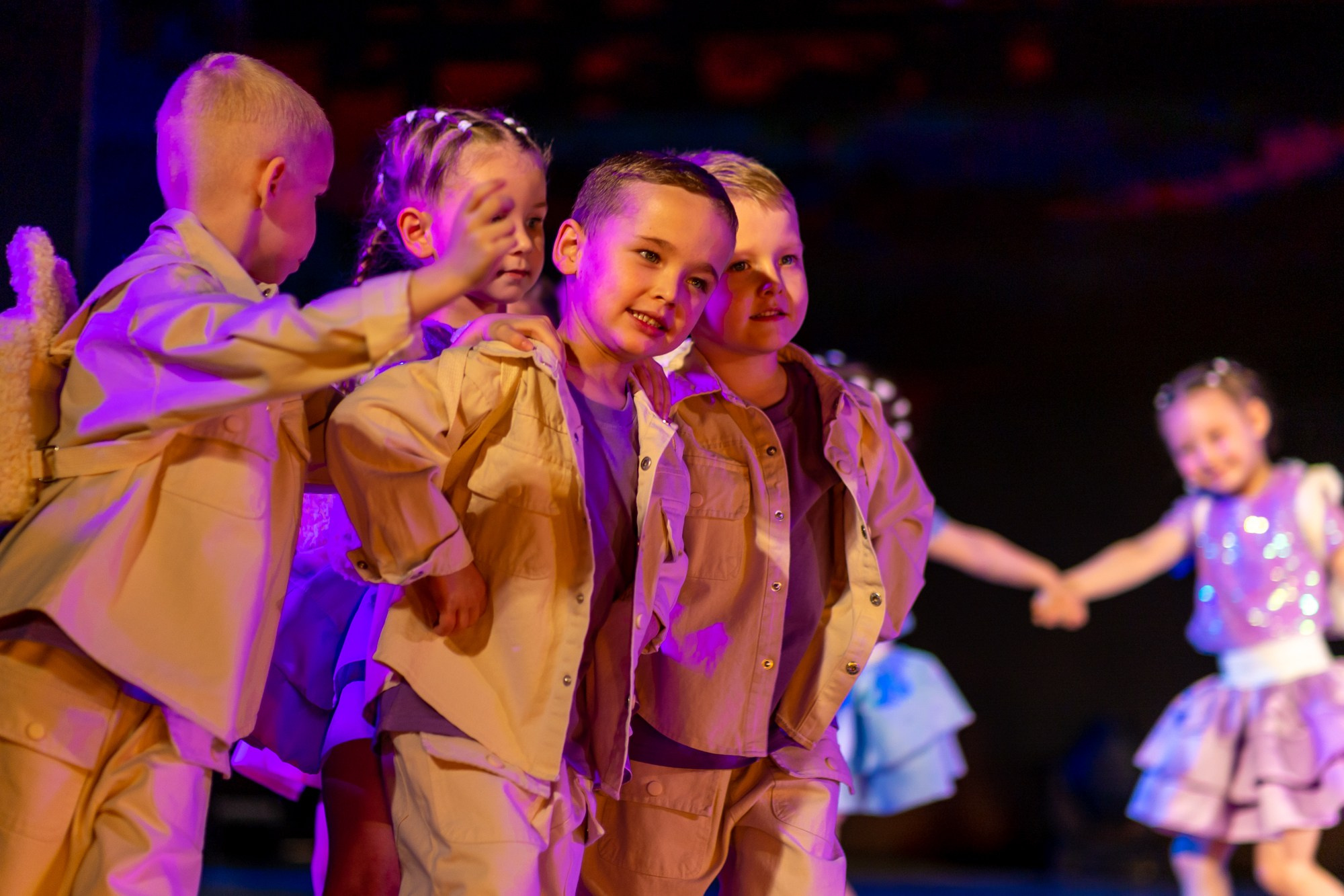 Отчетный концерт Заслуженного коллектива РФ «Жемчужинка» в Оренбурге, ДК «Россия», 2025 г. Фотограф в Оренбурге. Профессиональный фотограф