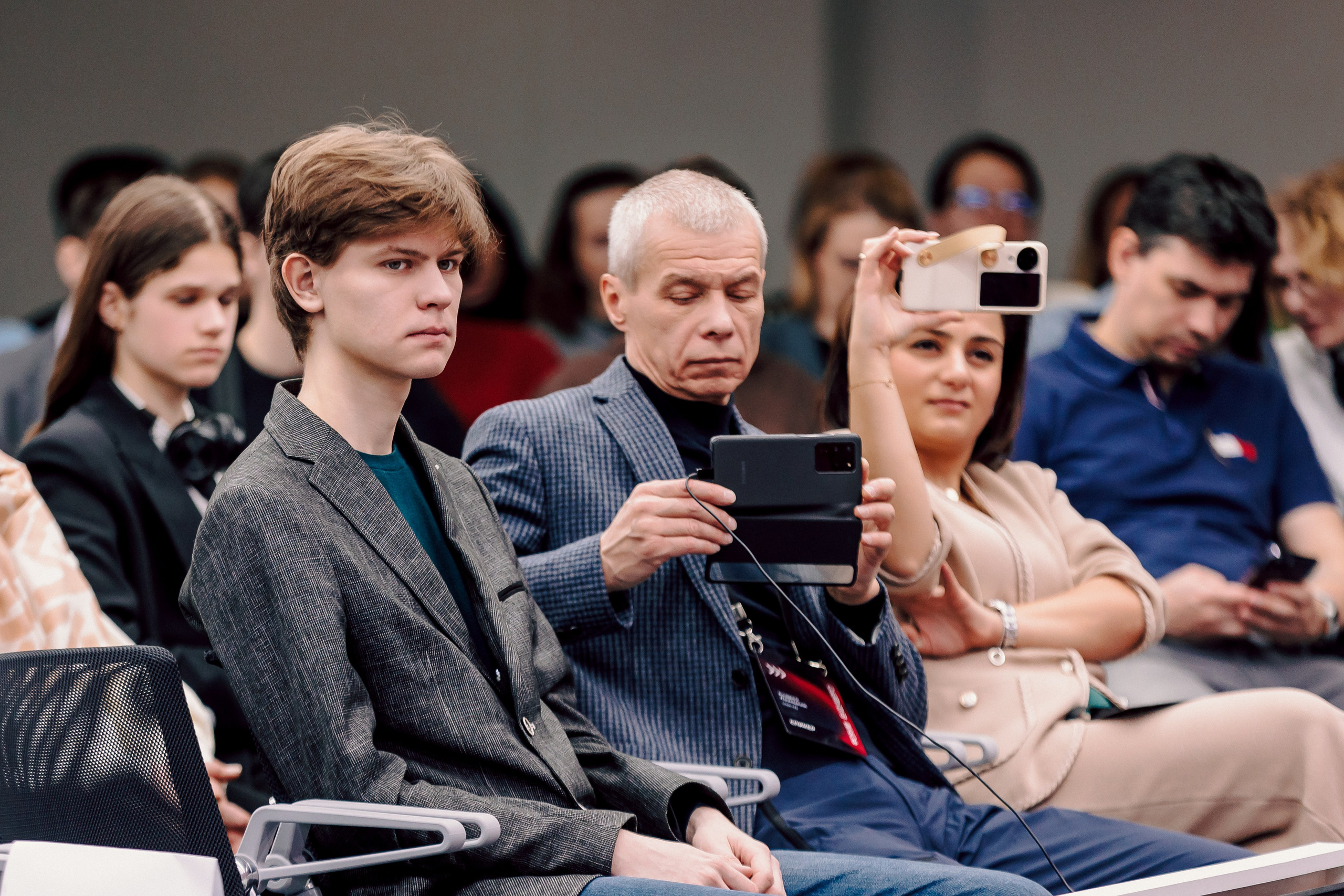 СКБ Контур — Форум будущего — Деловая программа. Лёшка Варзегов — фотограф
