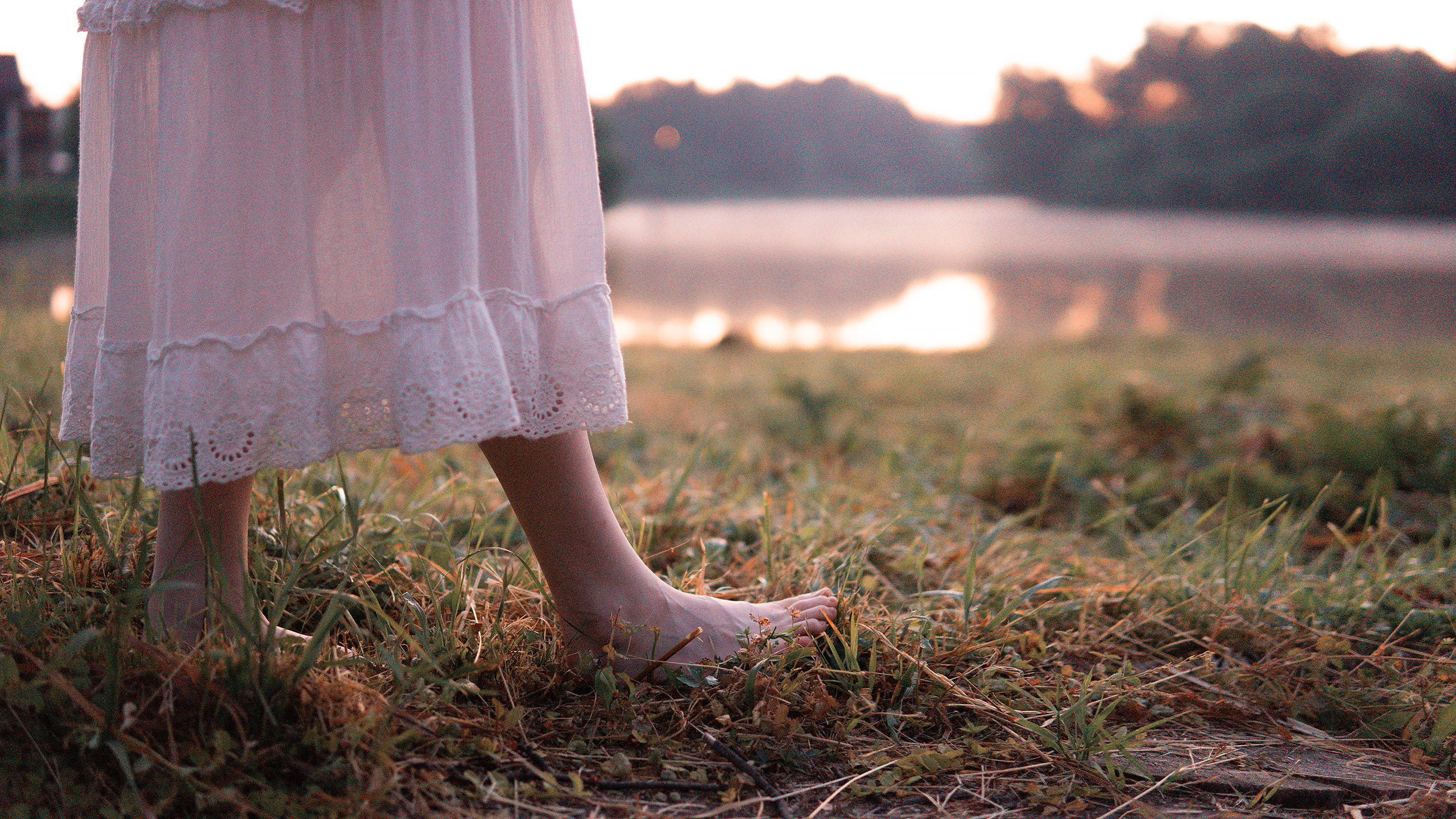 Фотосессия девушки у озера на рассвете. Фотограф Зиновьев Илья, Москва