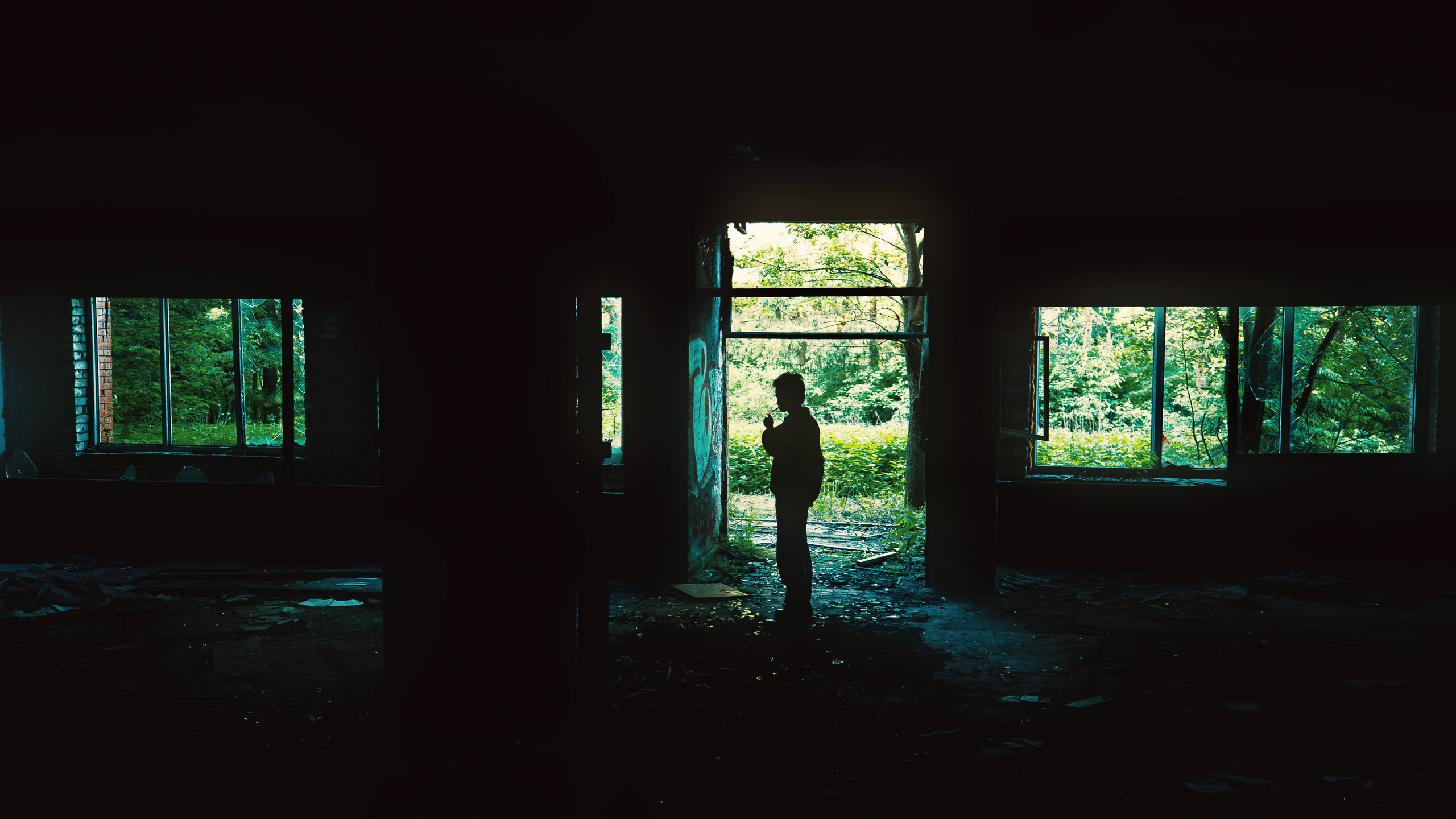 Мужская фотосессия в заброшенном здании. Фотограф Зиновьев Илья, Москва