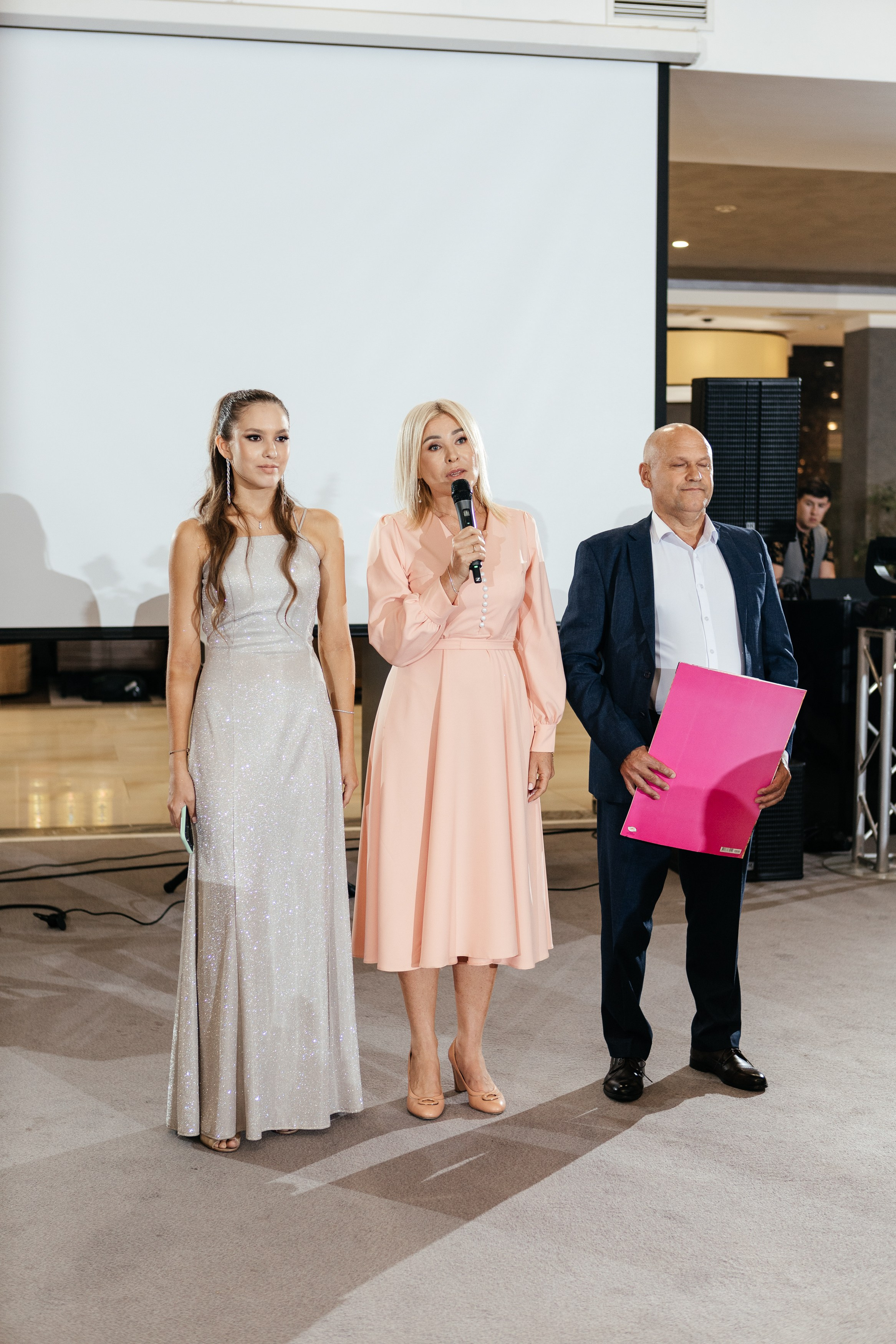 Свадебный фотограф Уфа — Руслан ГабдлисламовЖивые эмоции, красивые кадры, воспоминания на всю жизнь.Работаю по всей Республике Башкортоста. Свадебный фотограф Уфа Руслан Габдлисламов