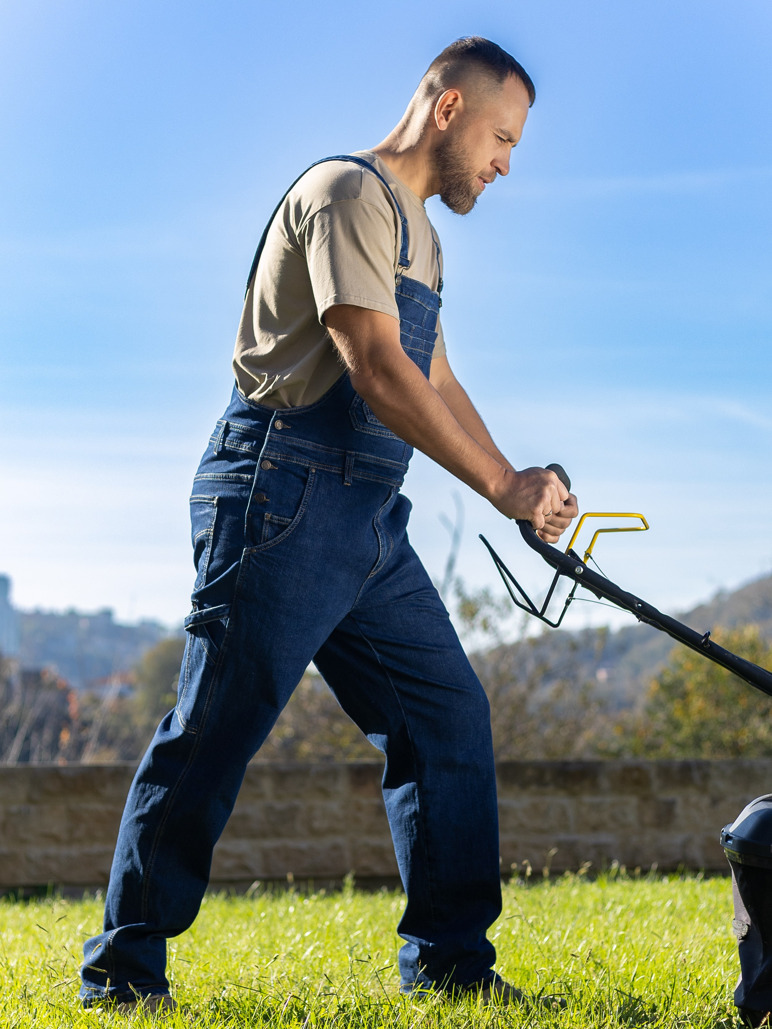 Игорь. Стрит съемки для маркетплейсов в Сочи | ИИ контент | fashionprod